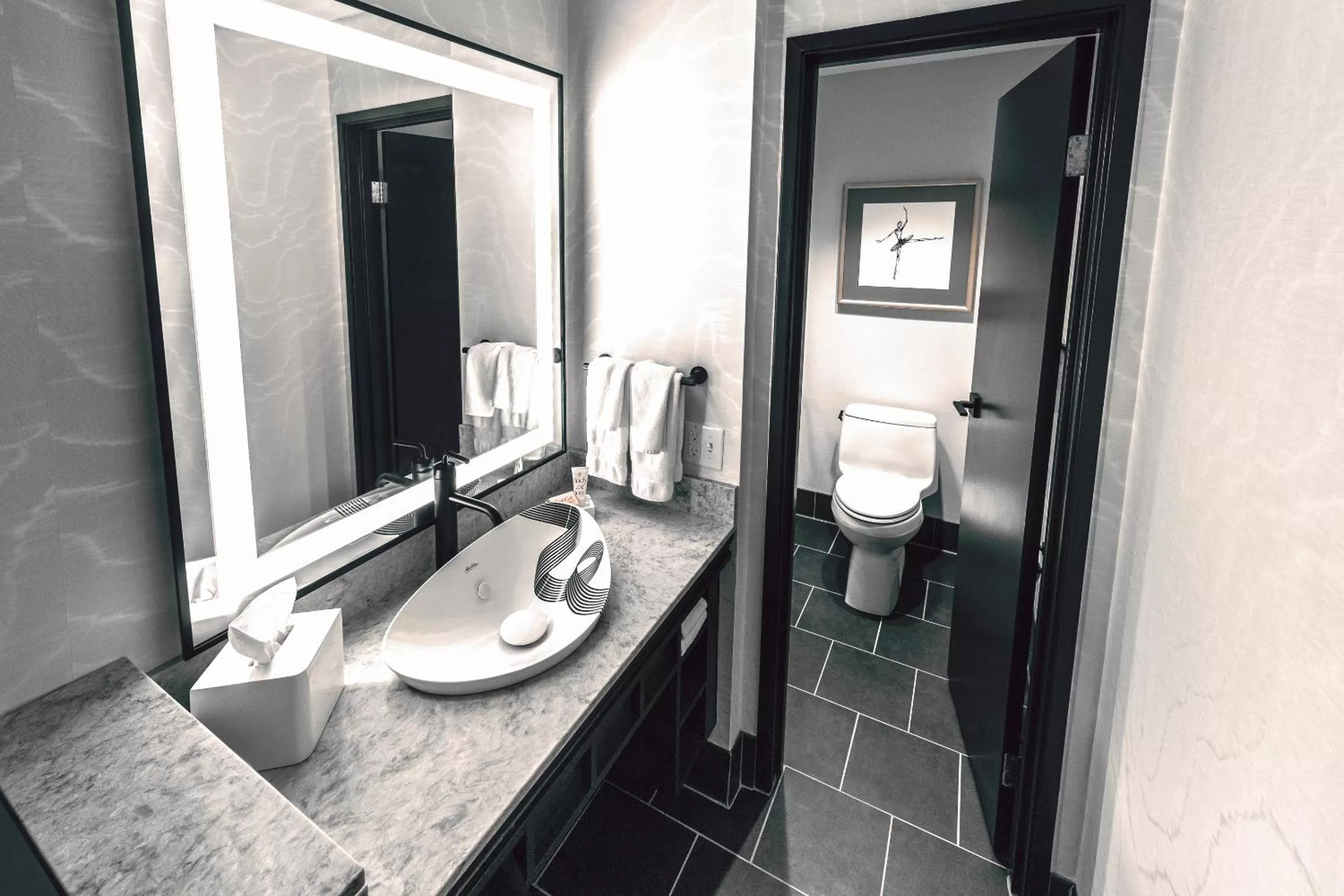 Bathroom in Saint Kate - The Arts Hotel