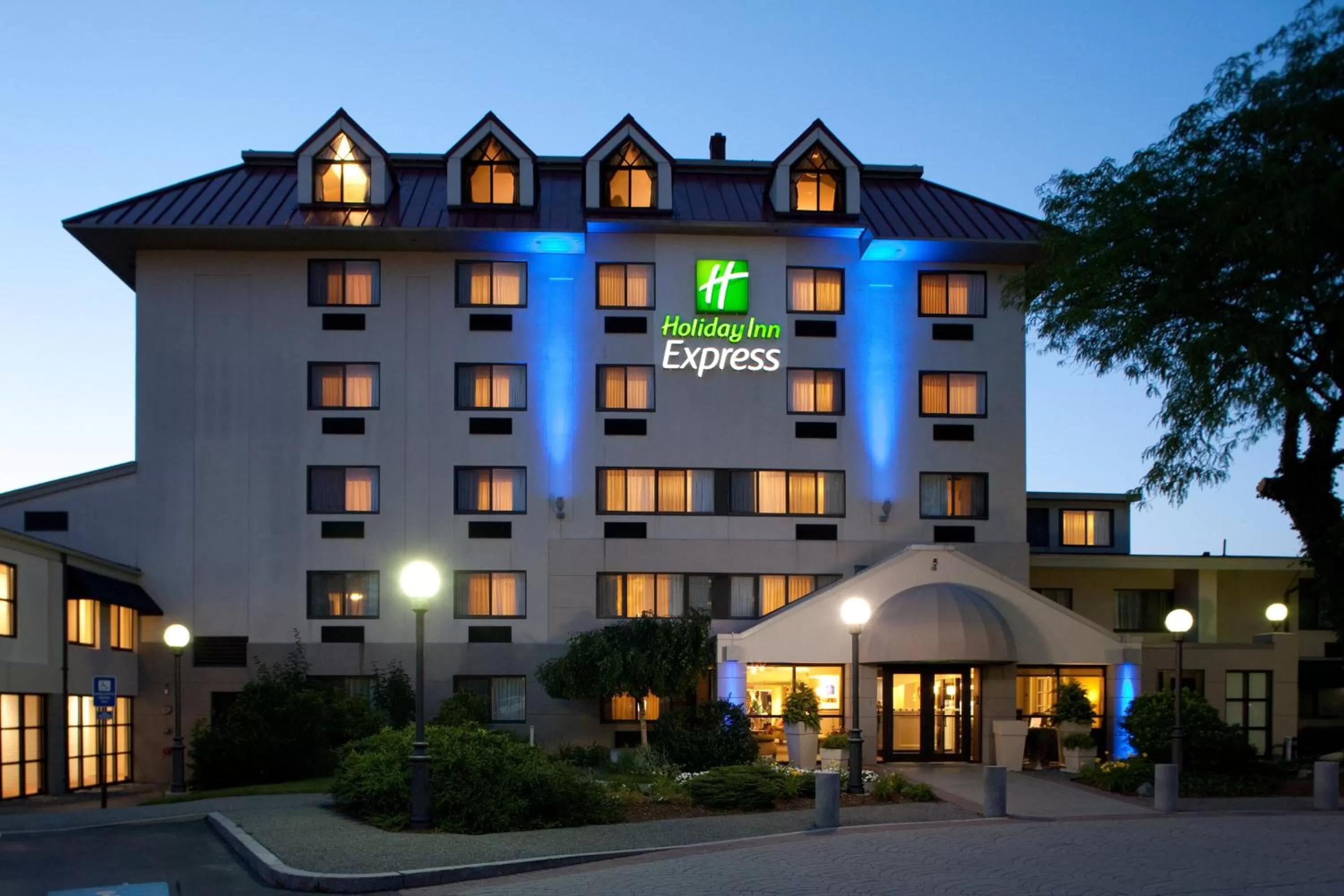 Property building in Holiday Inn Express Boston-Waltham by IHG