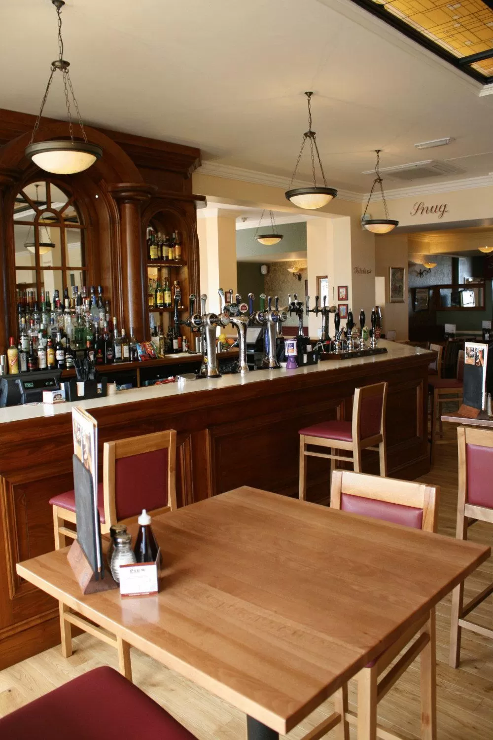 Restaurant/places to eat in Pier Hotel