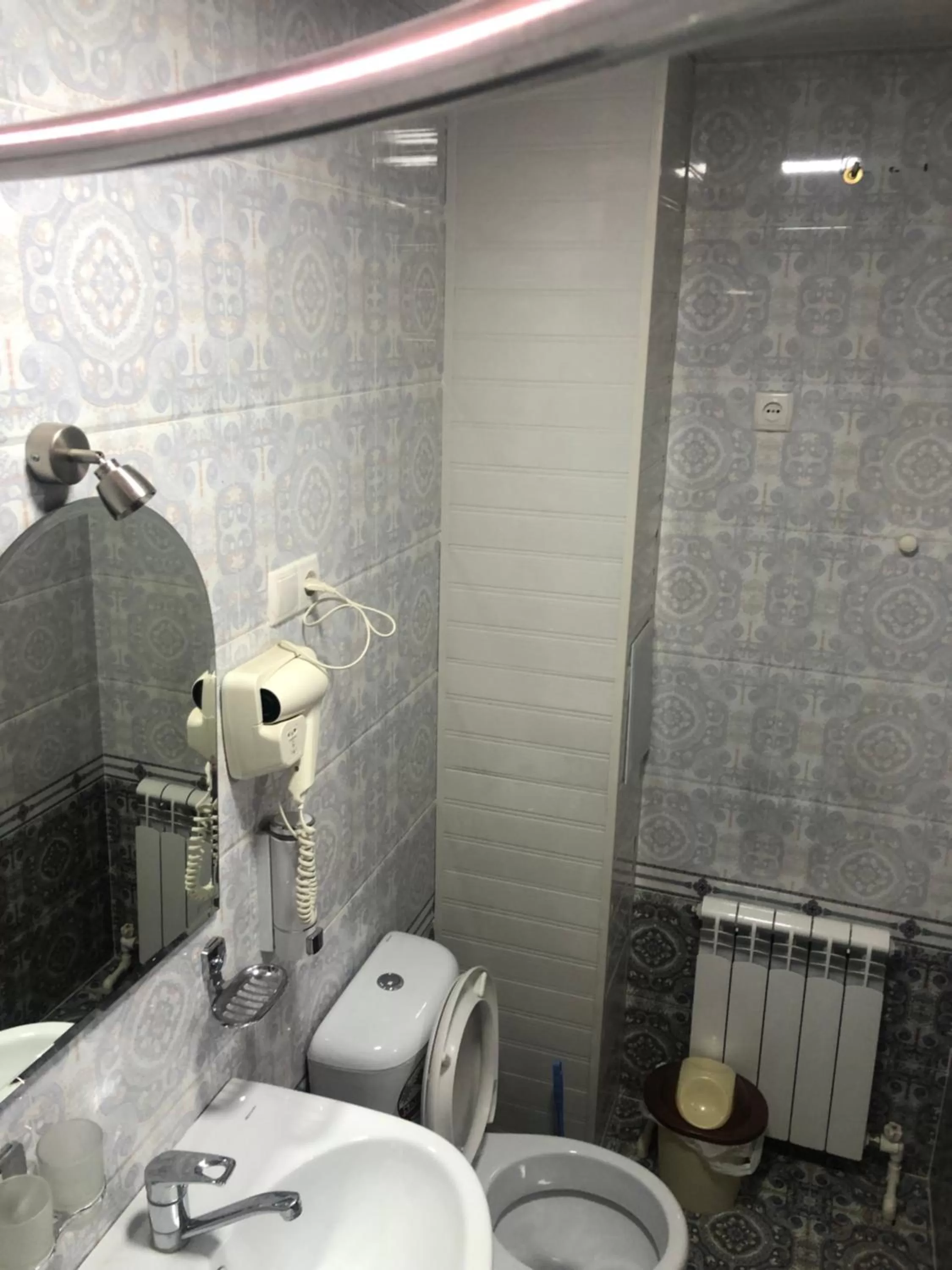 Bathroom in Tilyakori Hotel