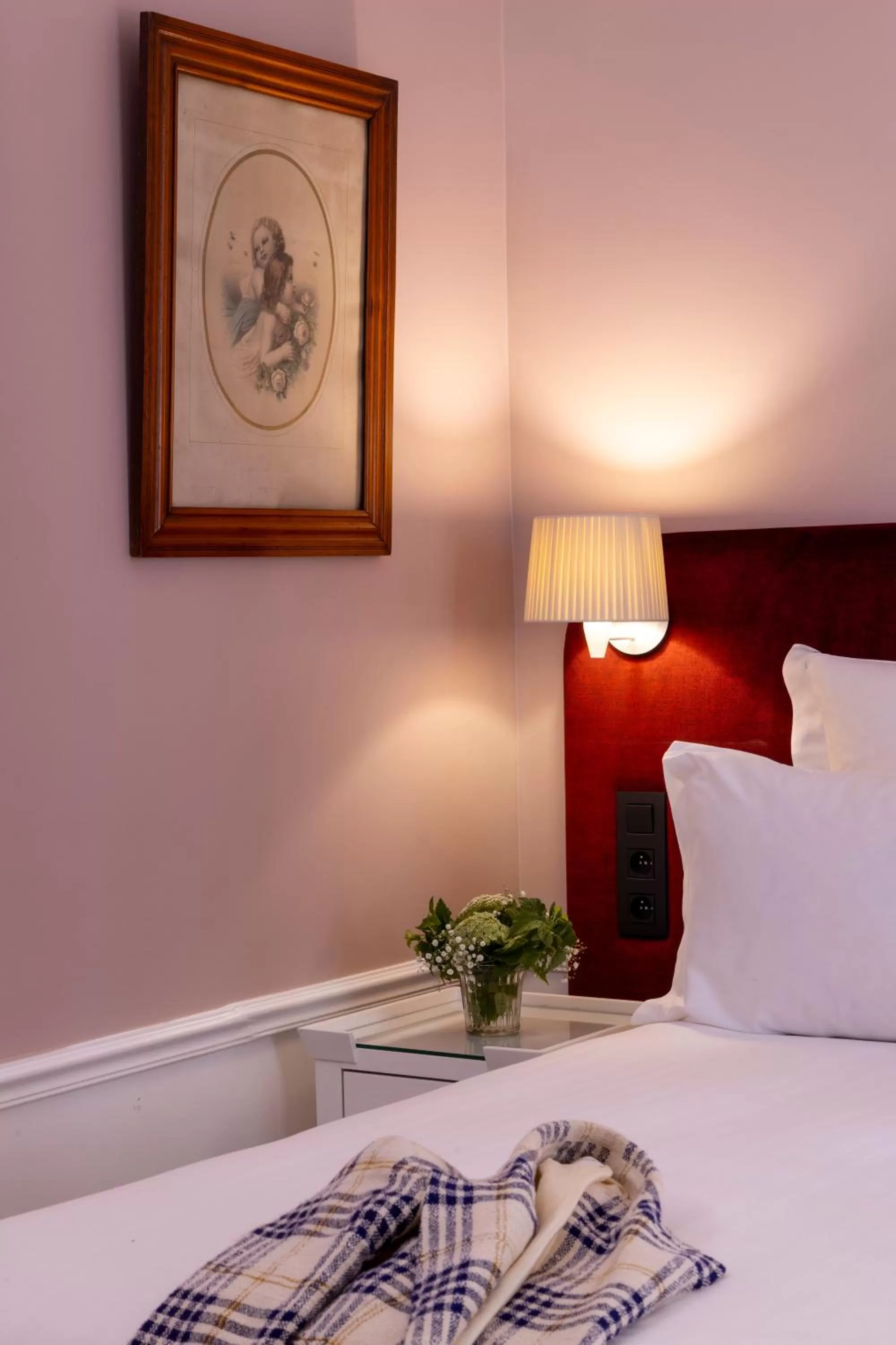 Bedroom, Bed in Hôtel Le Saint Gregoire