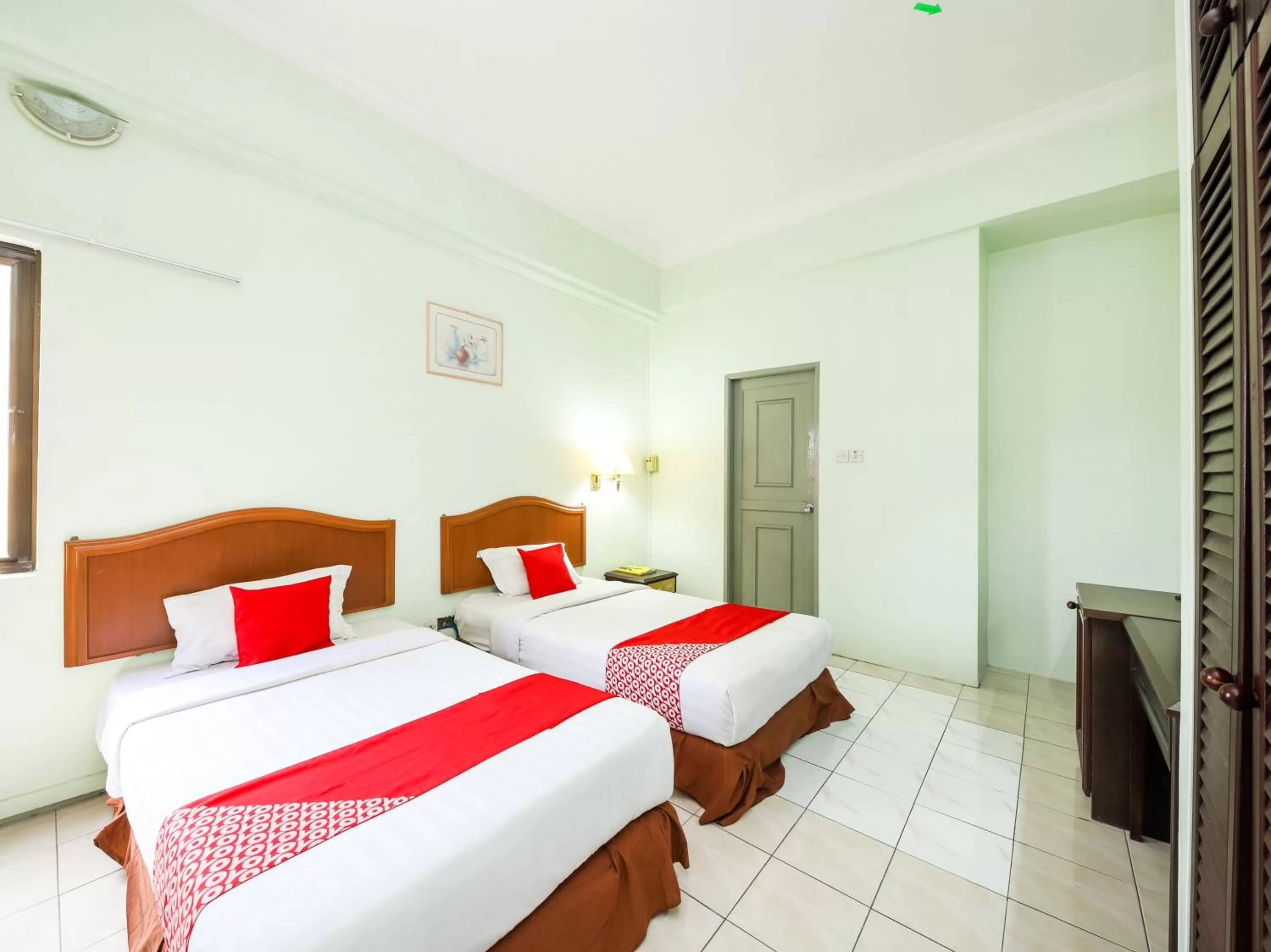 Bedroom, Bed in Grand Supreme Hotel