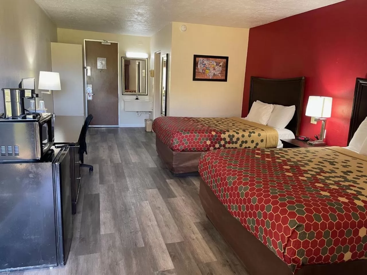 Bedroom, Bed in Perry Inn & Suites By Capital O National Fairground GA I 75