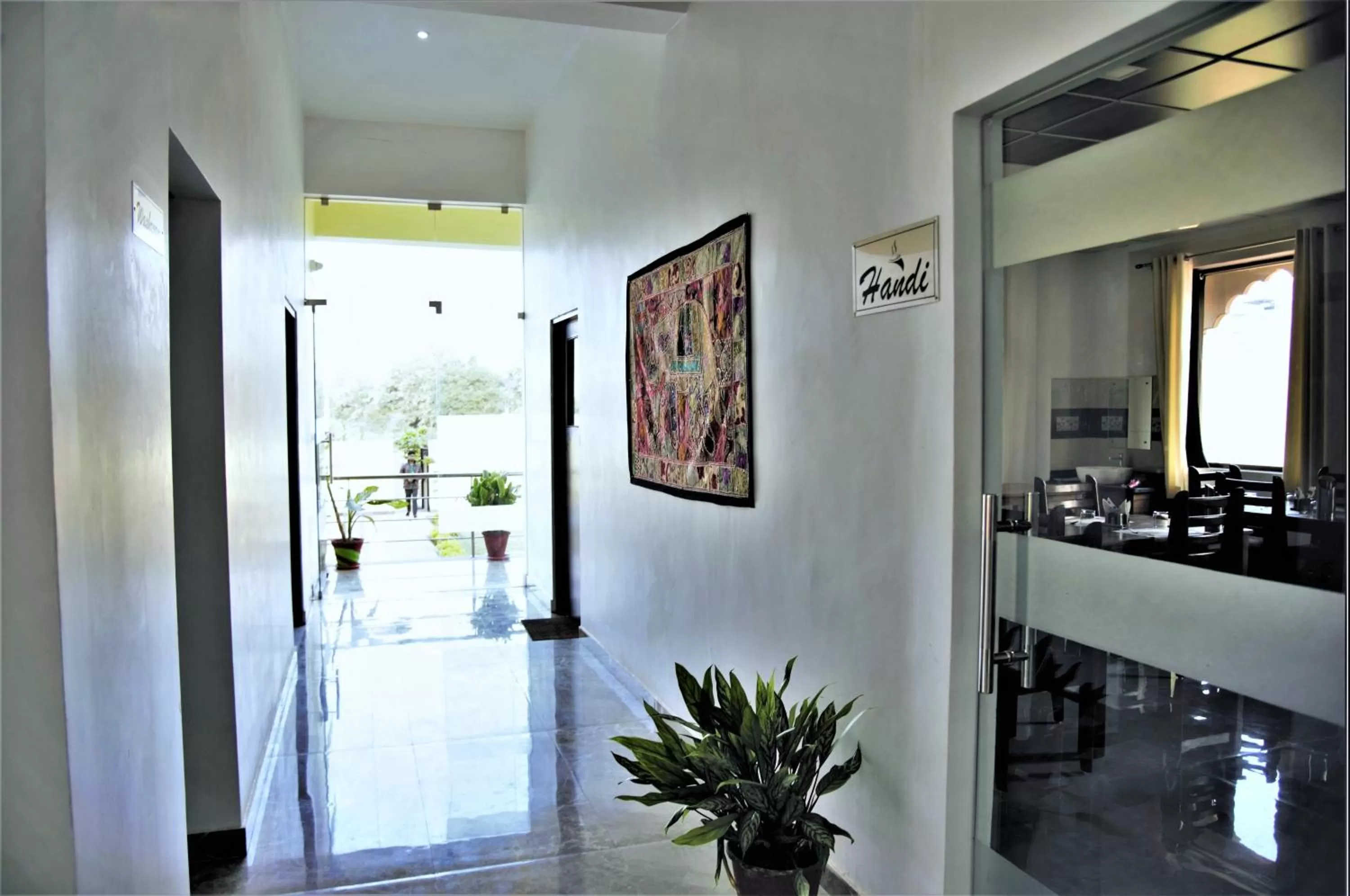 Dining area in Omak Tiger Seven