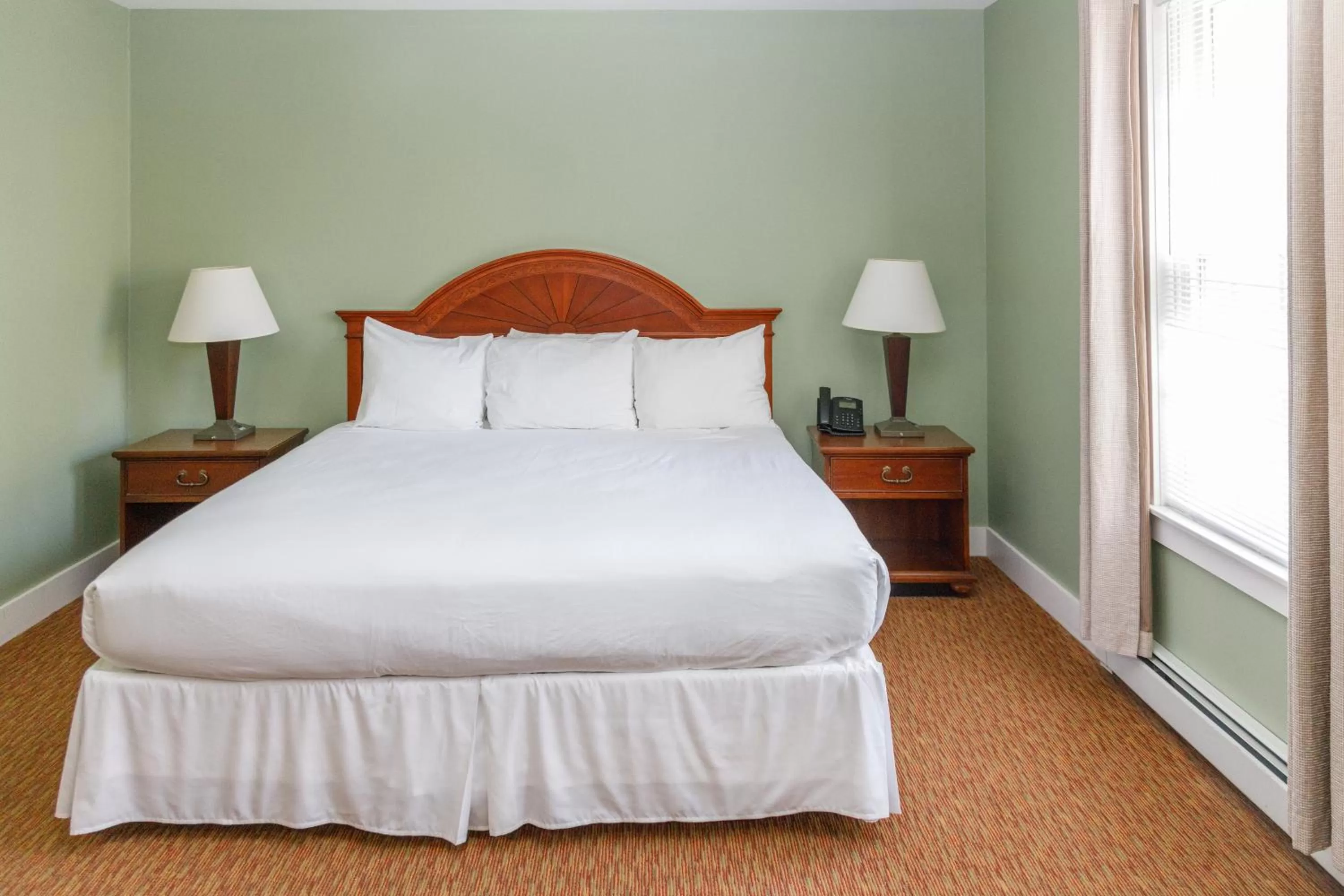 Bedroom, Bed in Admiral's Inn Resort