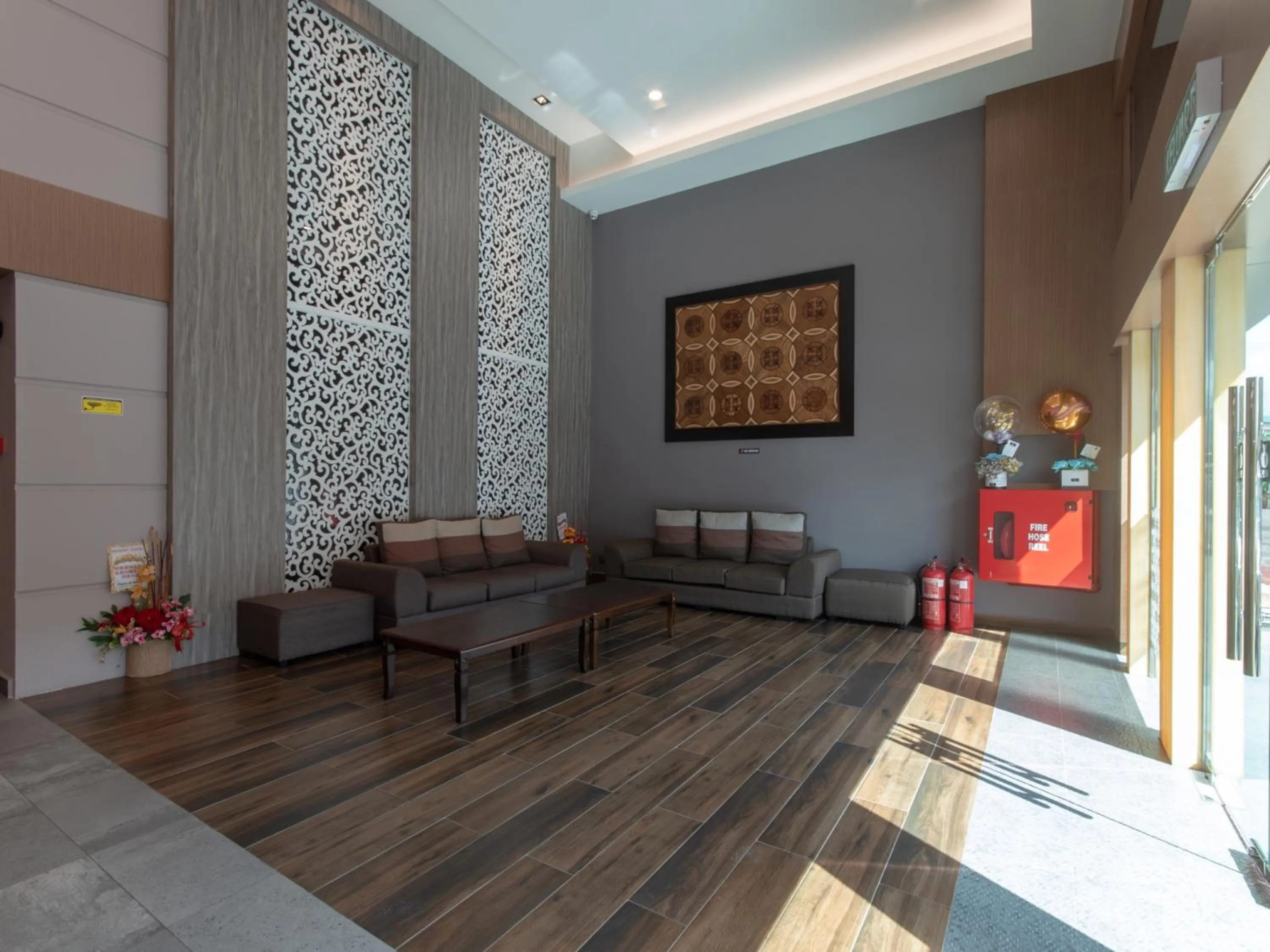 Seating area, Lobby/Reception in OYO 89375 Regent Hotel