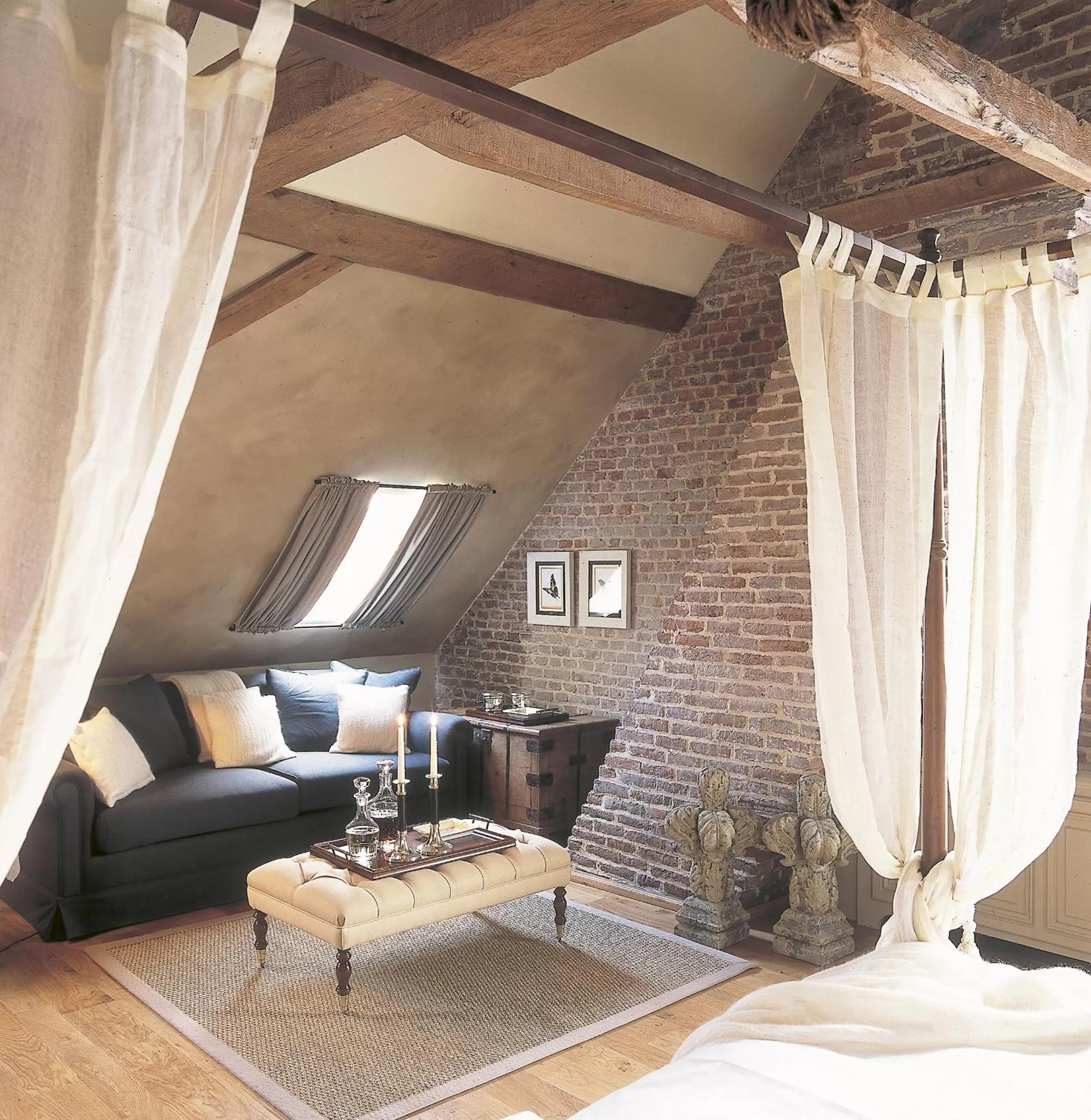 Seating area, Bed in Hotel Recour