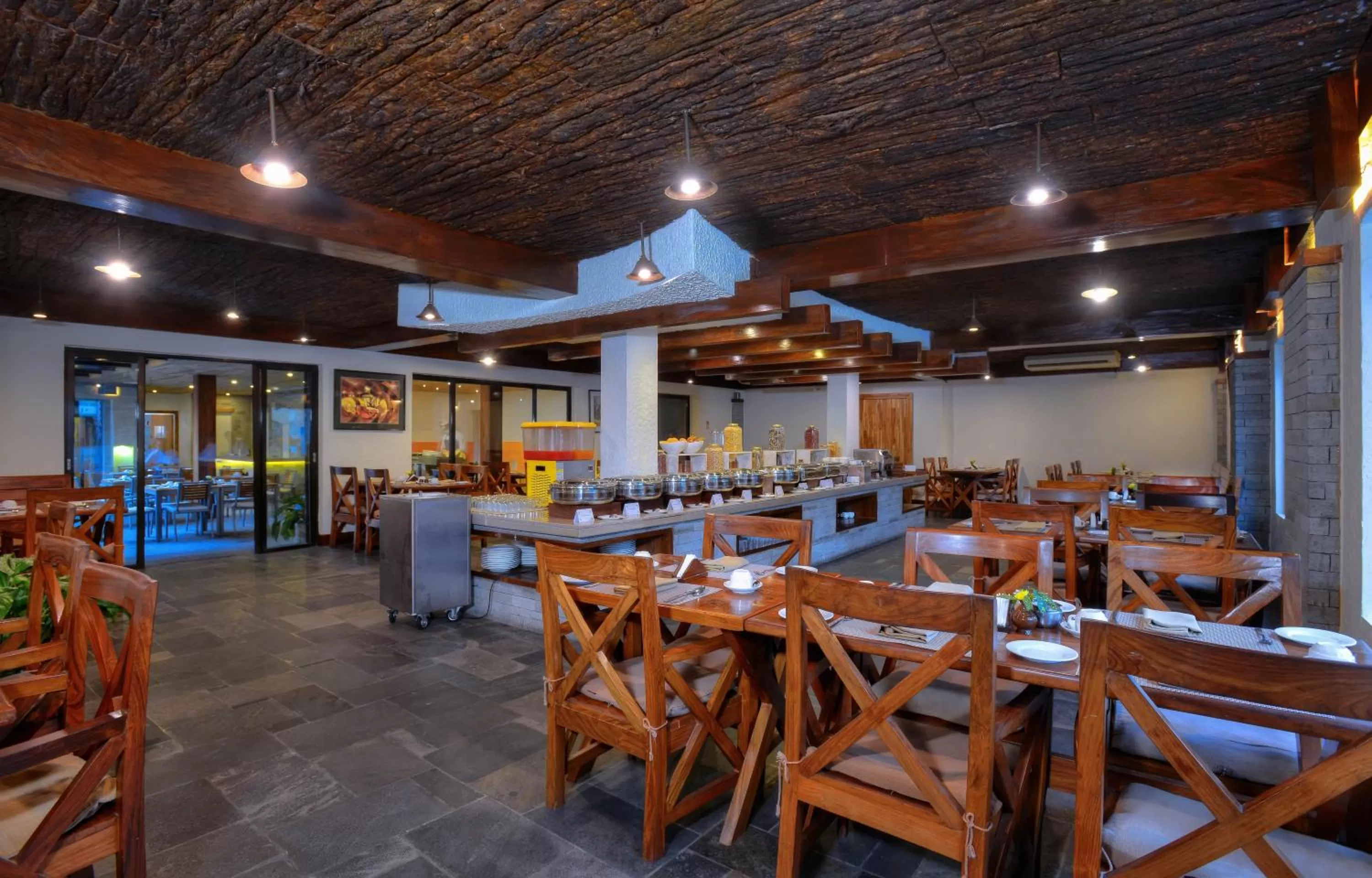Restaurant/places to eat in Hotel Barahi Pokhara