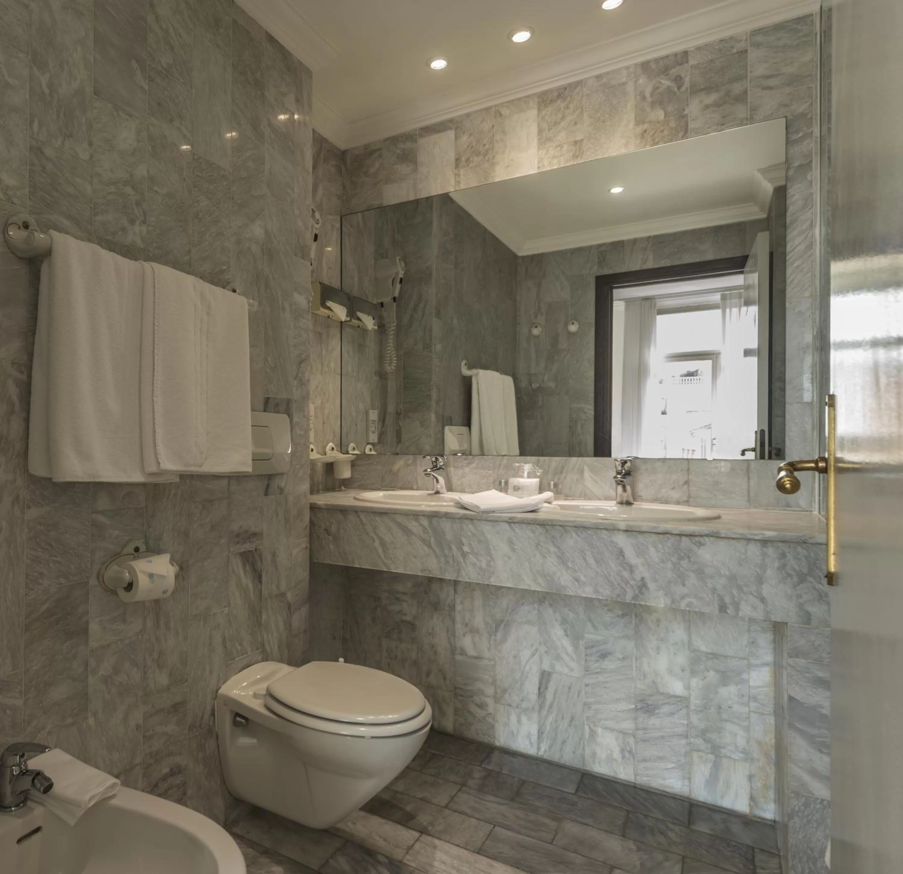 Bathroom in Ambassador-Monaco