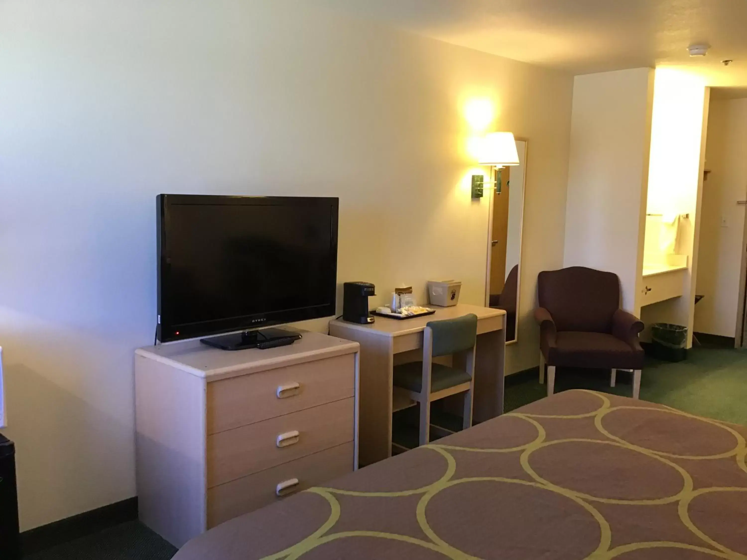 King Room - Pet Friendly/Non-Smoking in Arch Canyon Inn King Room - Pet Friendly/Non-Smoking in Arch Canyon Inn