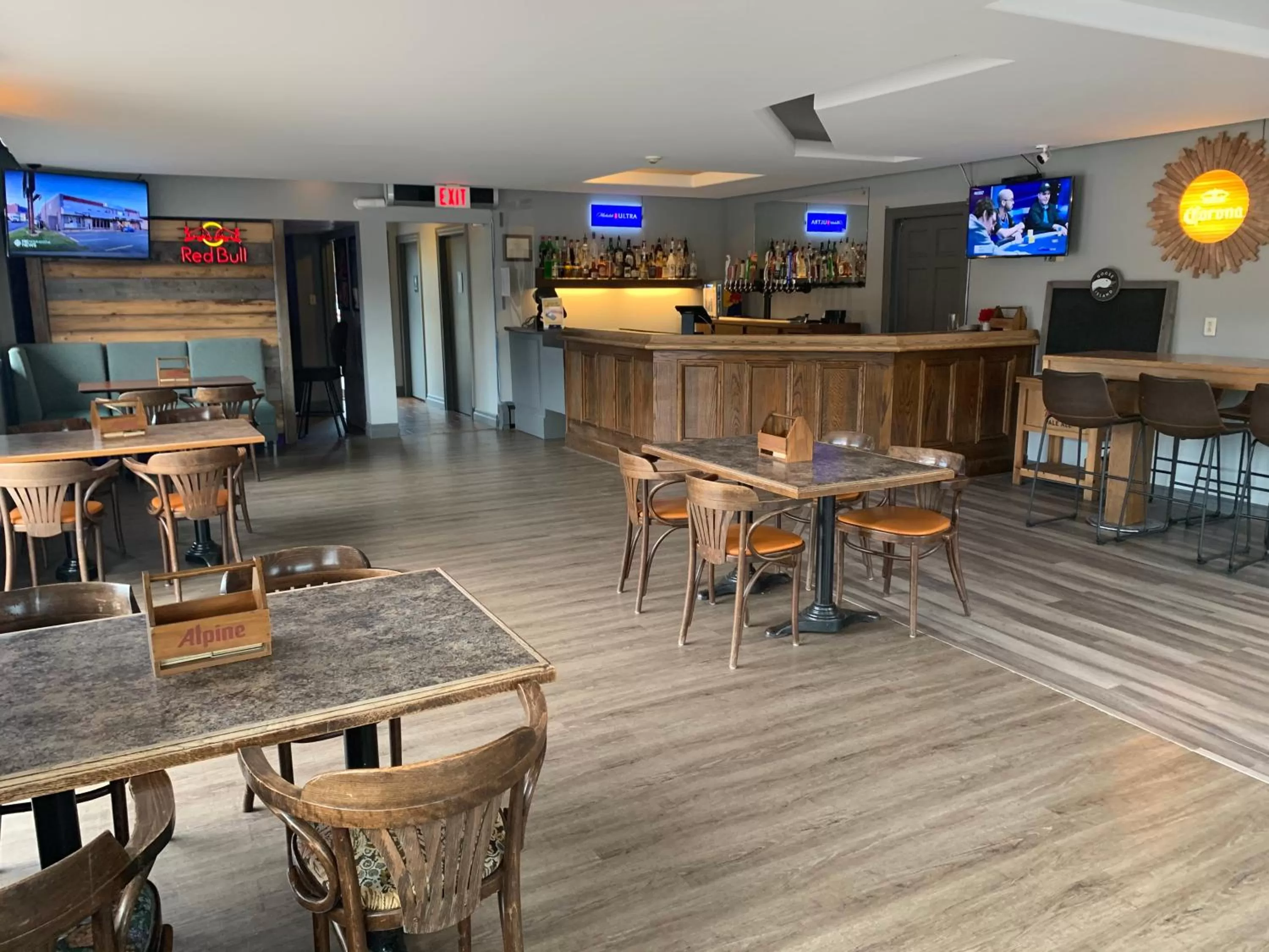 Lounge or bar in Stonehouse Motel and Restaurant