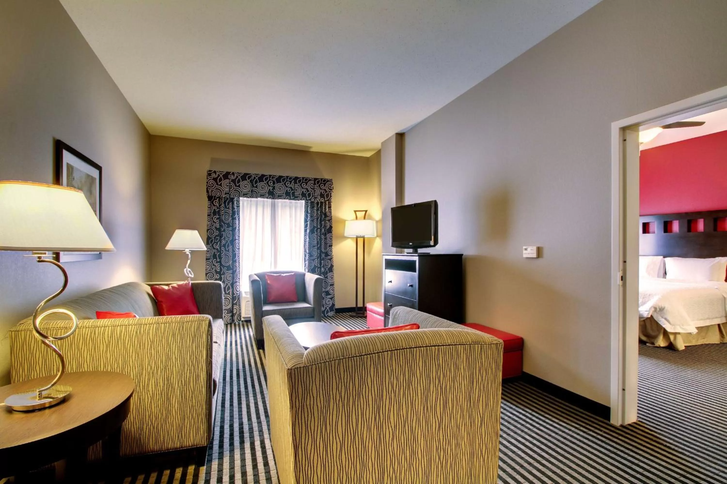 Living room, Bed in Hampton Inn Birmingham/Leeds