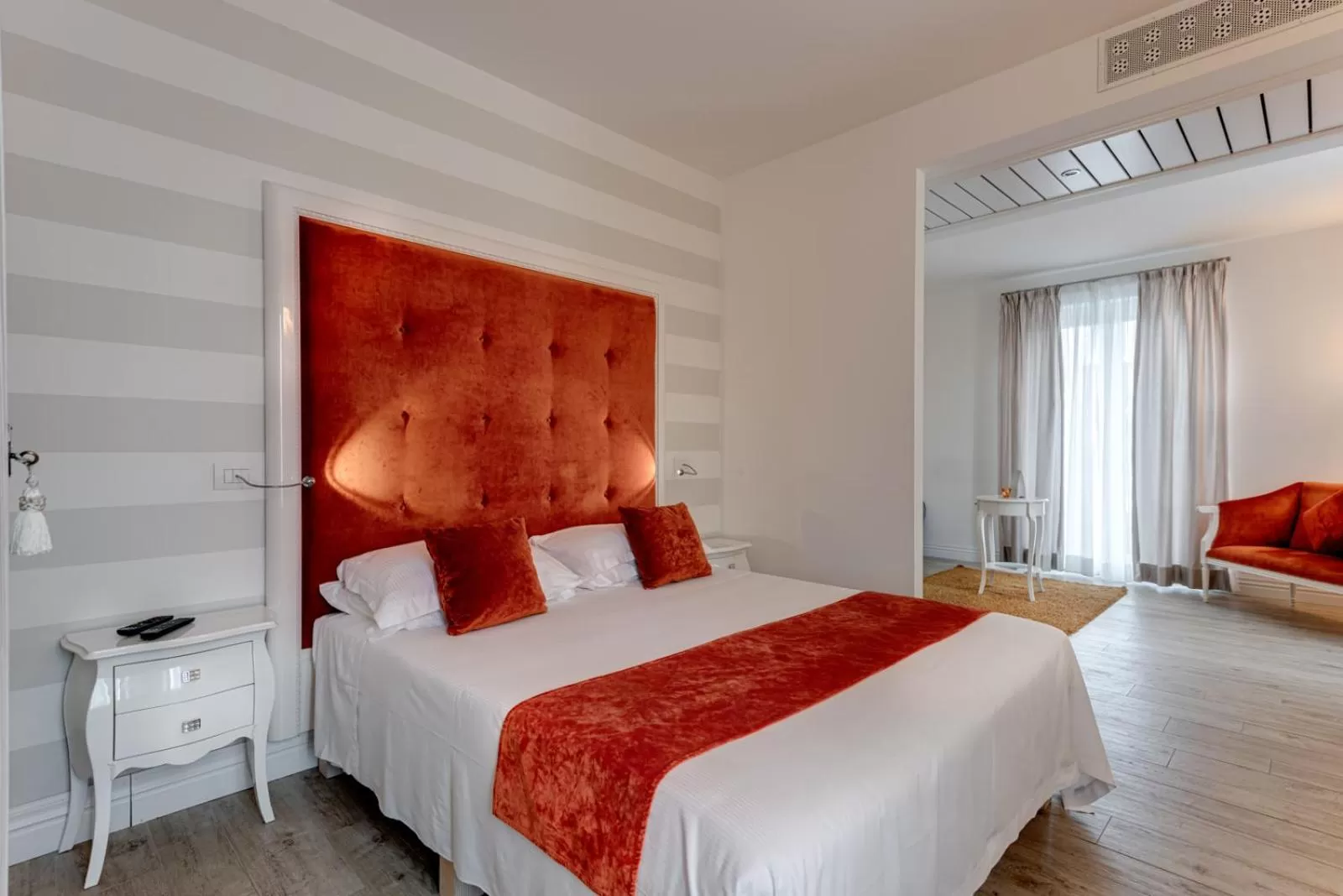 Bed in VILLA LIBERTY Boutique Hotel - Borgo Capitano Collection