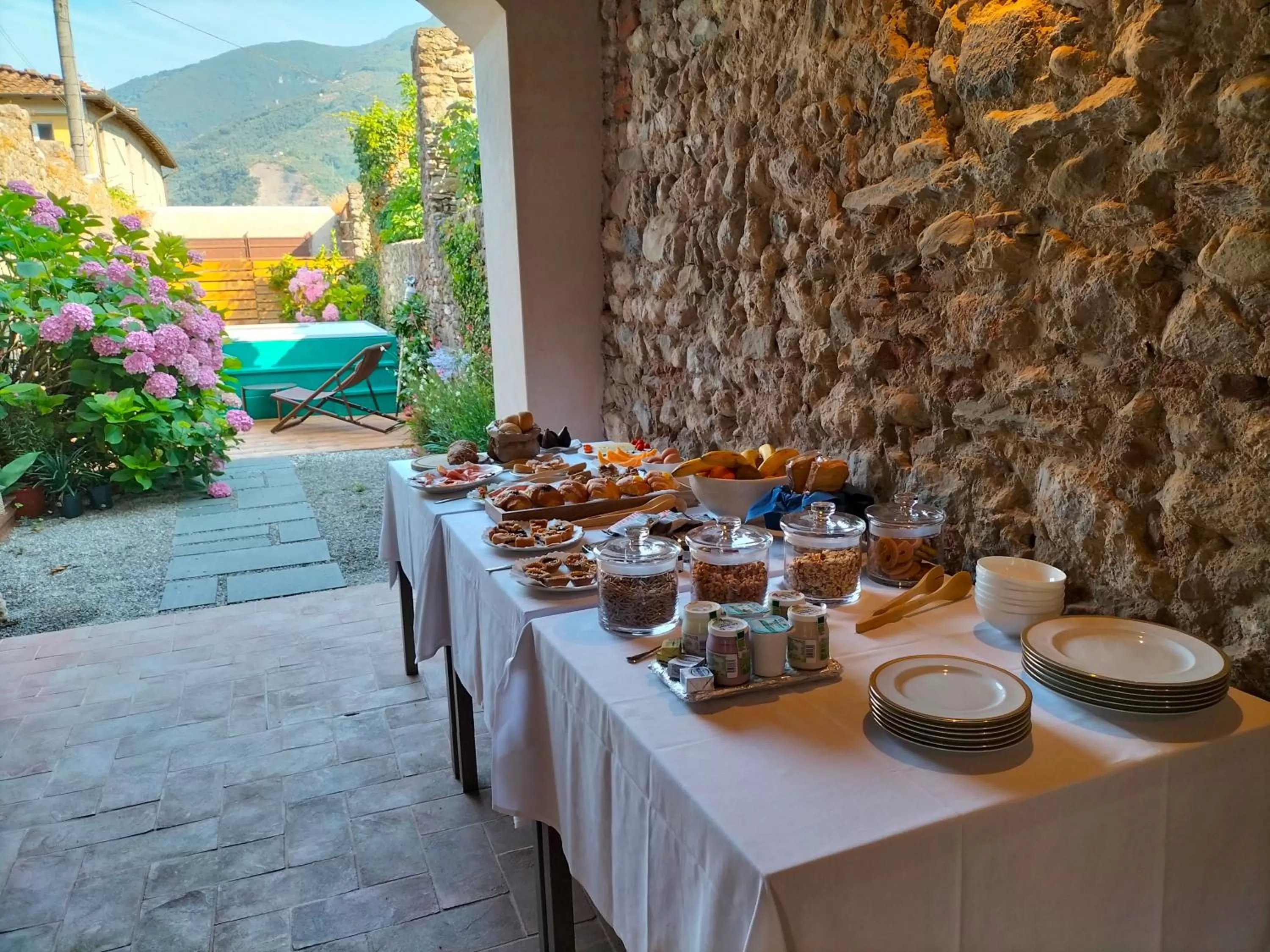 Buffet breakfast in Badia Giulia Prestigious Historical B&B, Camaiore - Adults Only - No Pets