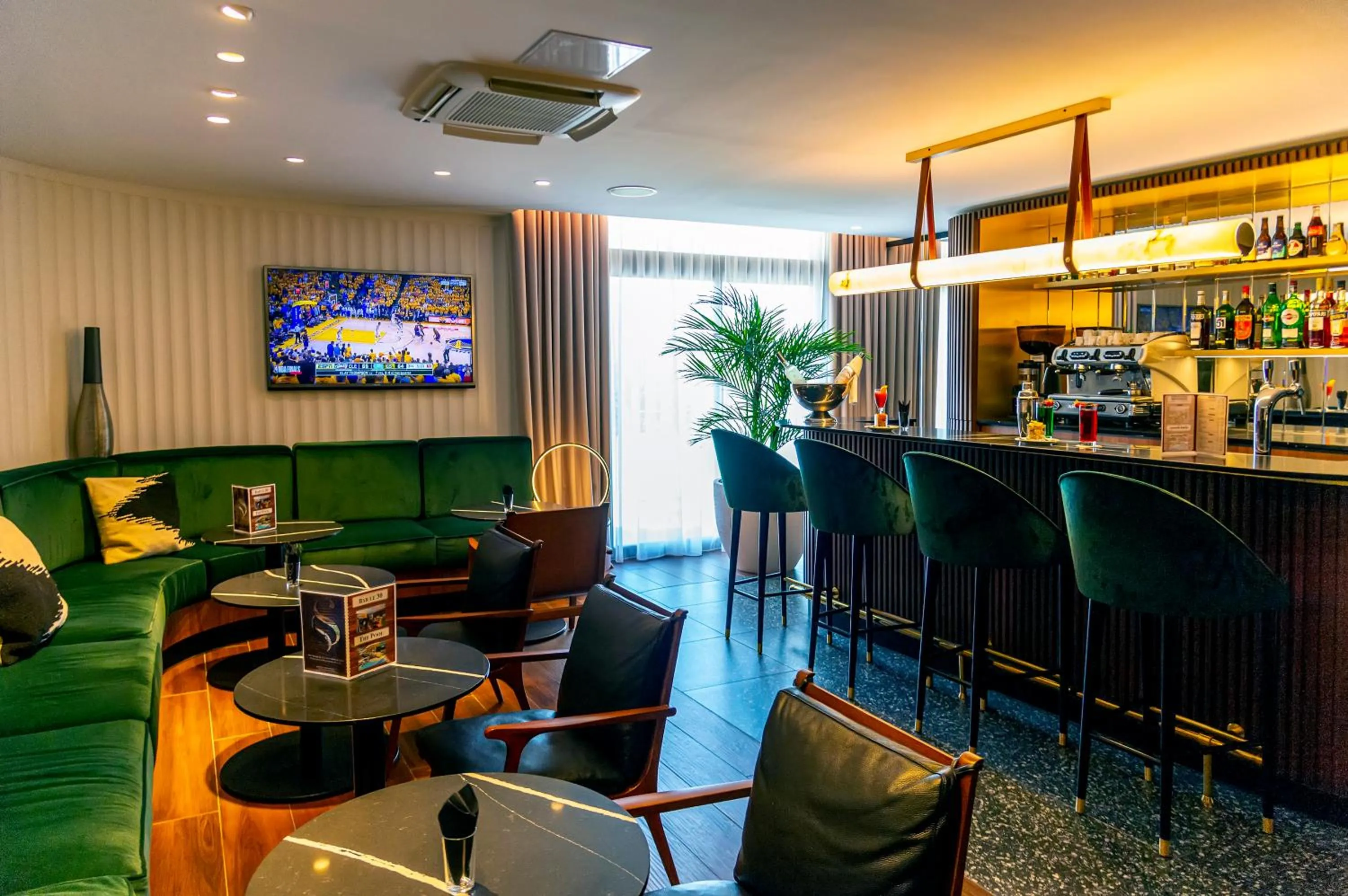 Lounge or bar in Servotel Saint-Vincent