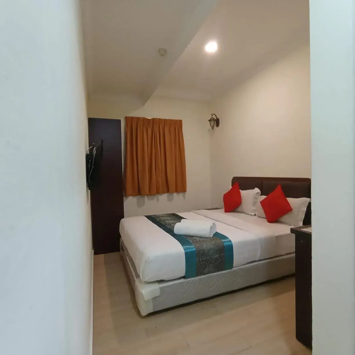 Bed in OYO 750 Comfort Hotel Bed in OYO 750 Comfort Hotel