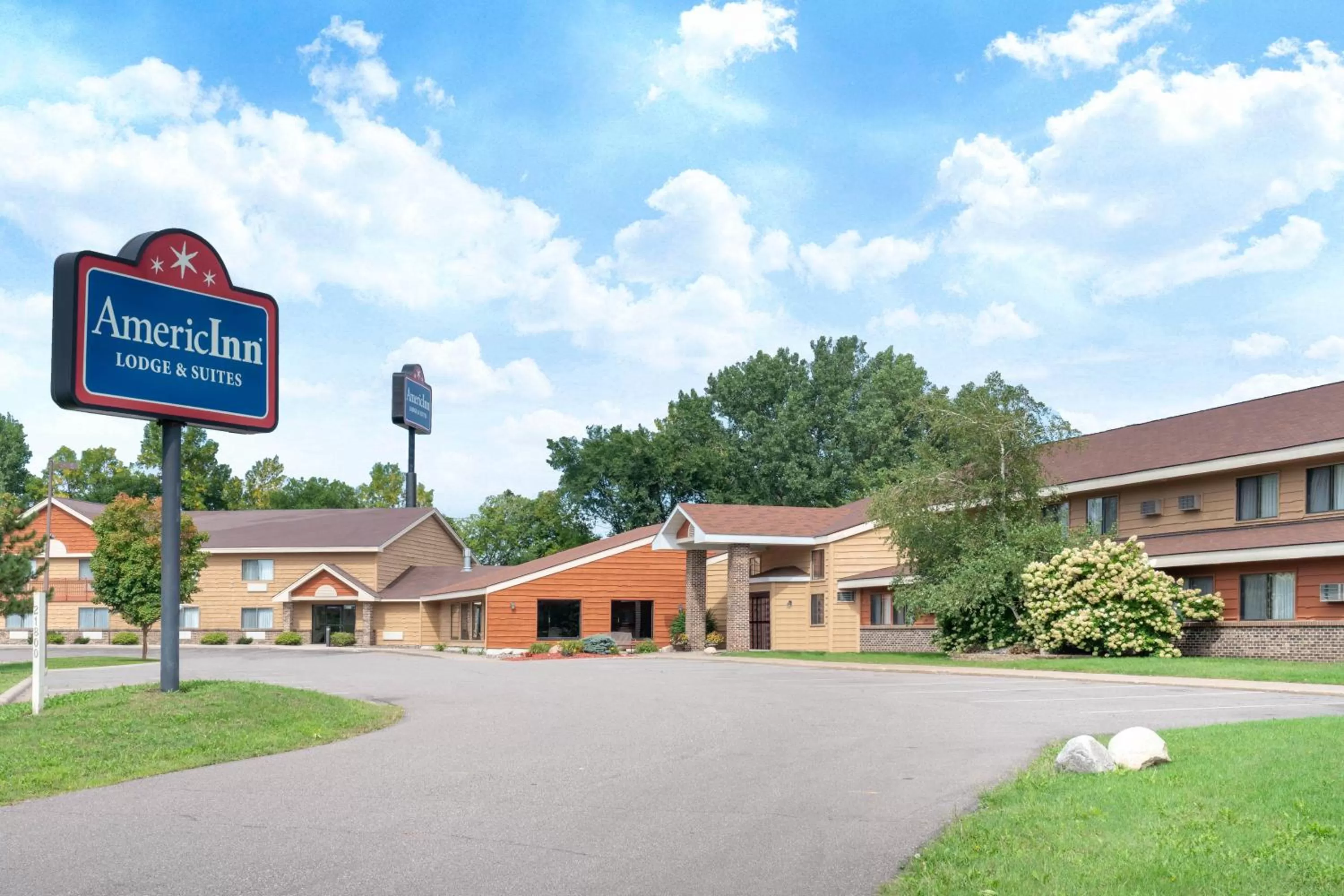 Facade/entrance, Property Building in AmericInn by Wyndham Rogers