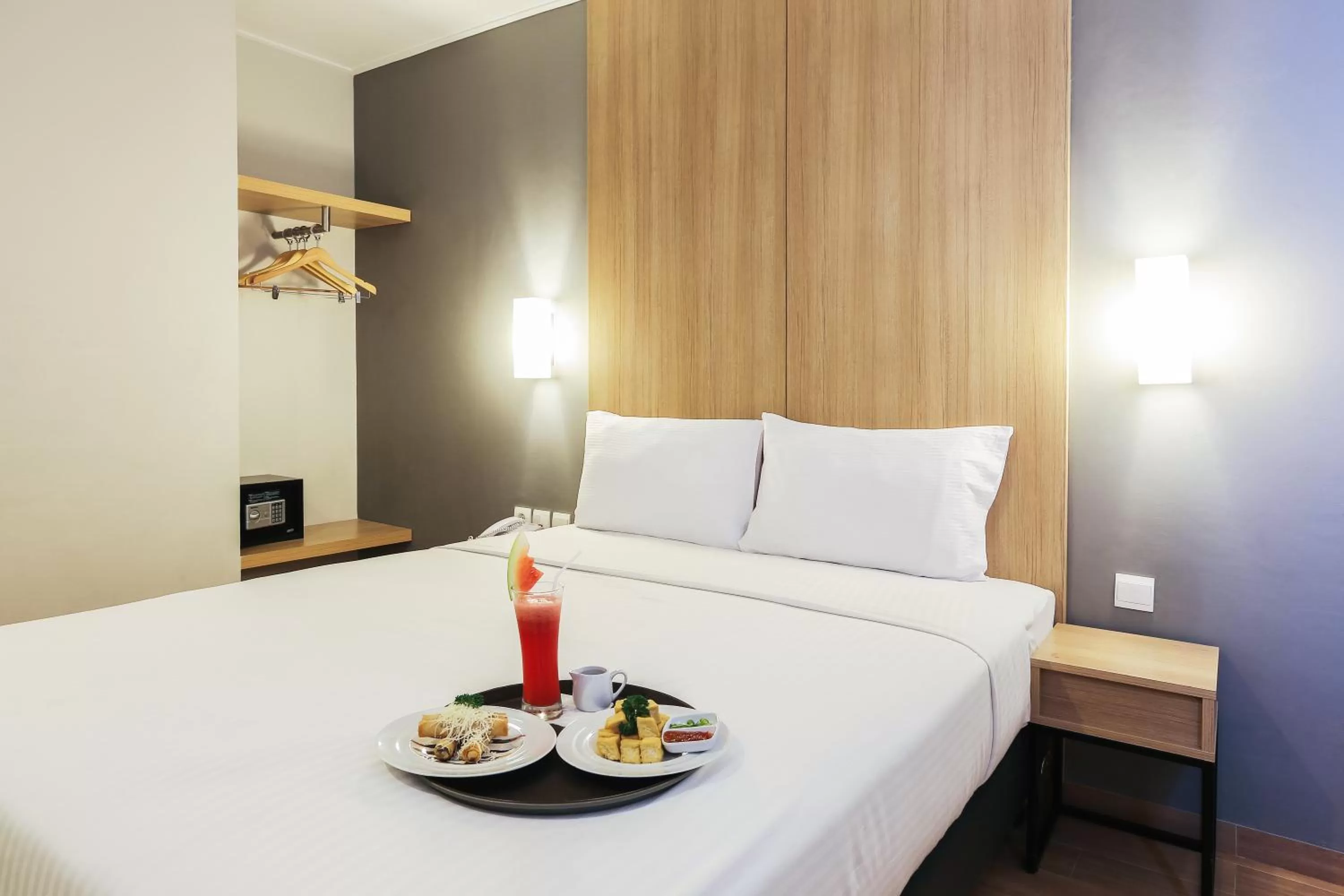 Bedroom, Bed in Hotel Citradream Tugu Yogyakarta