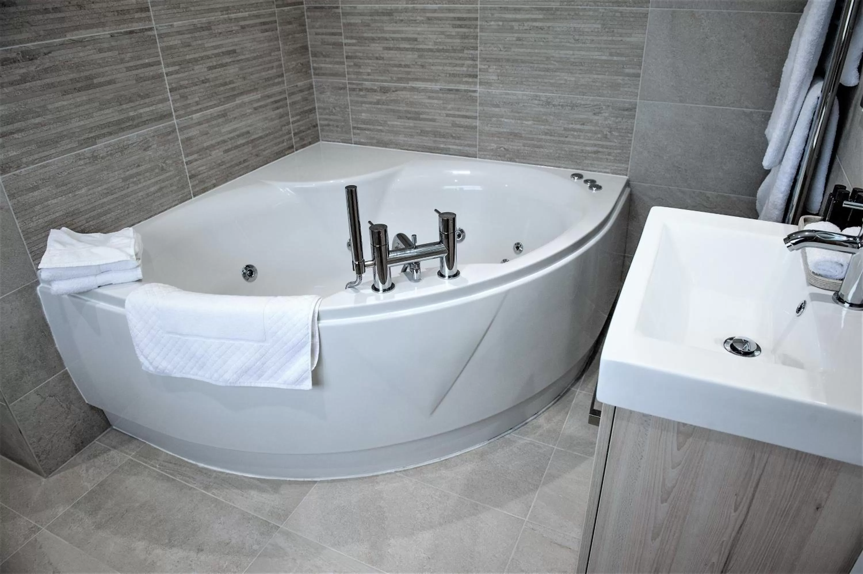 Hot Tub in The H Boutique Hotel