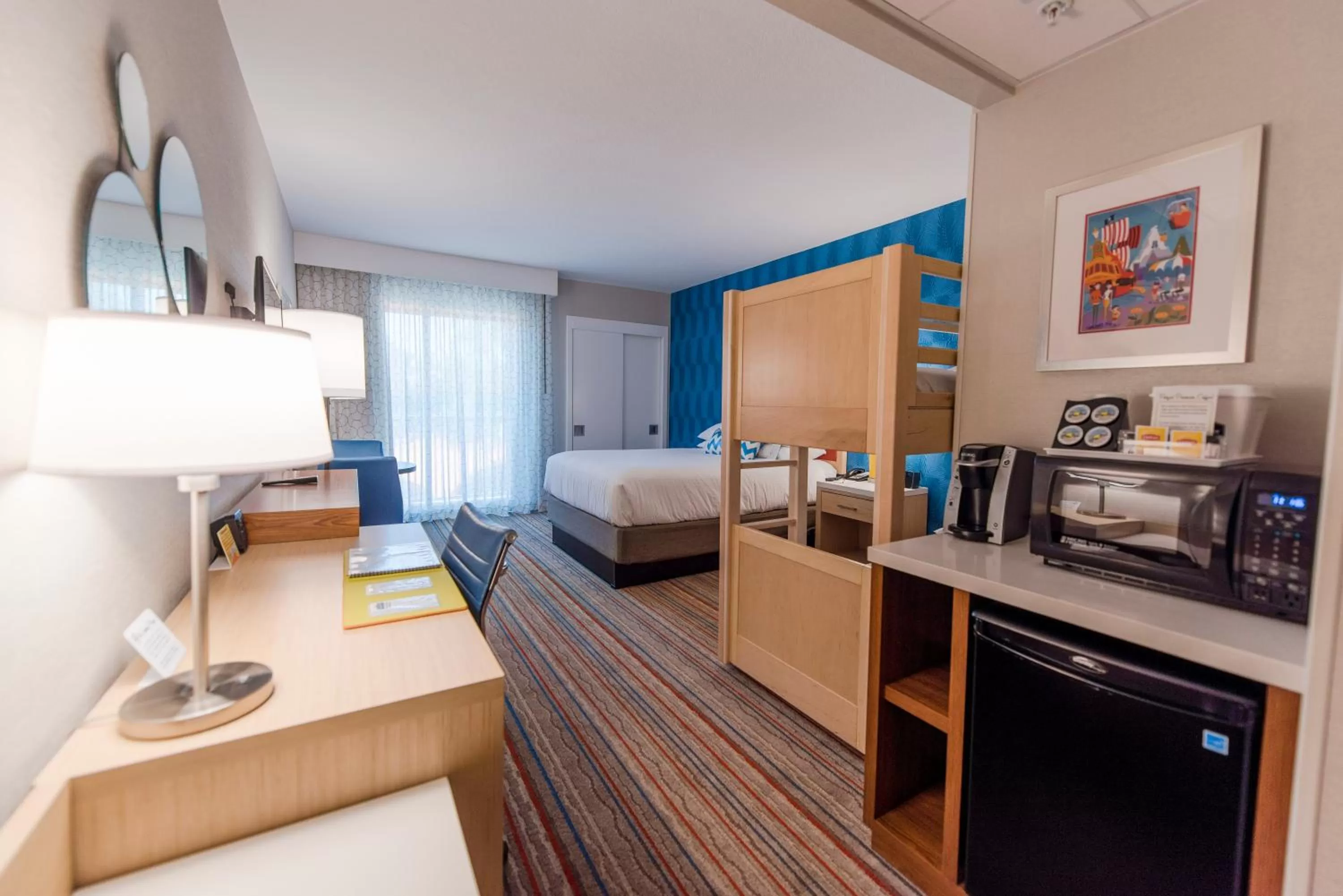 Bed in Howard Johnson by Wyndham Anaheim Hotel and Water Playground