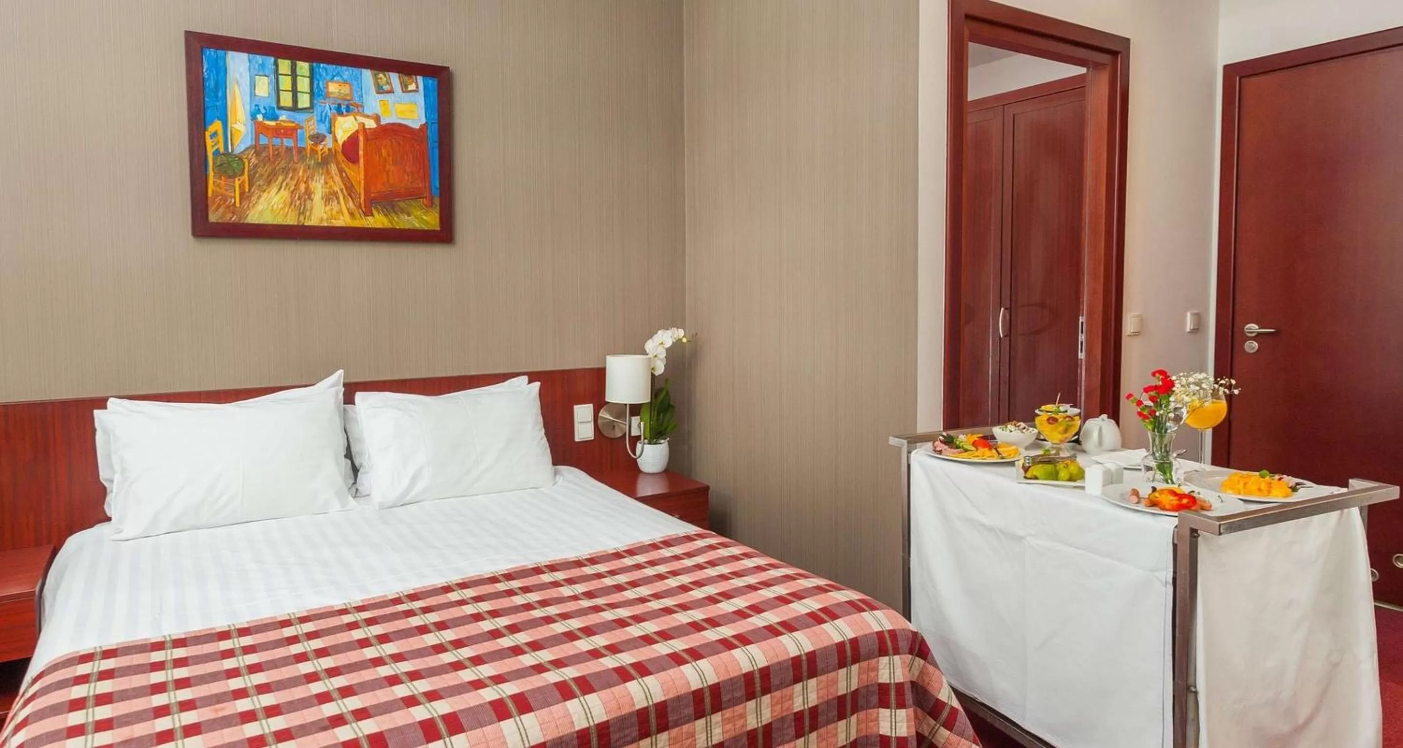 Photo of the whole room, Bed in Premier Kraków Hotel