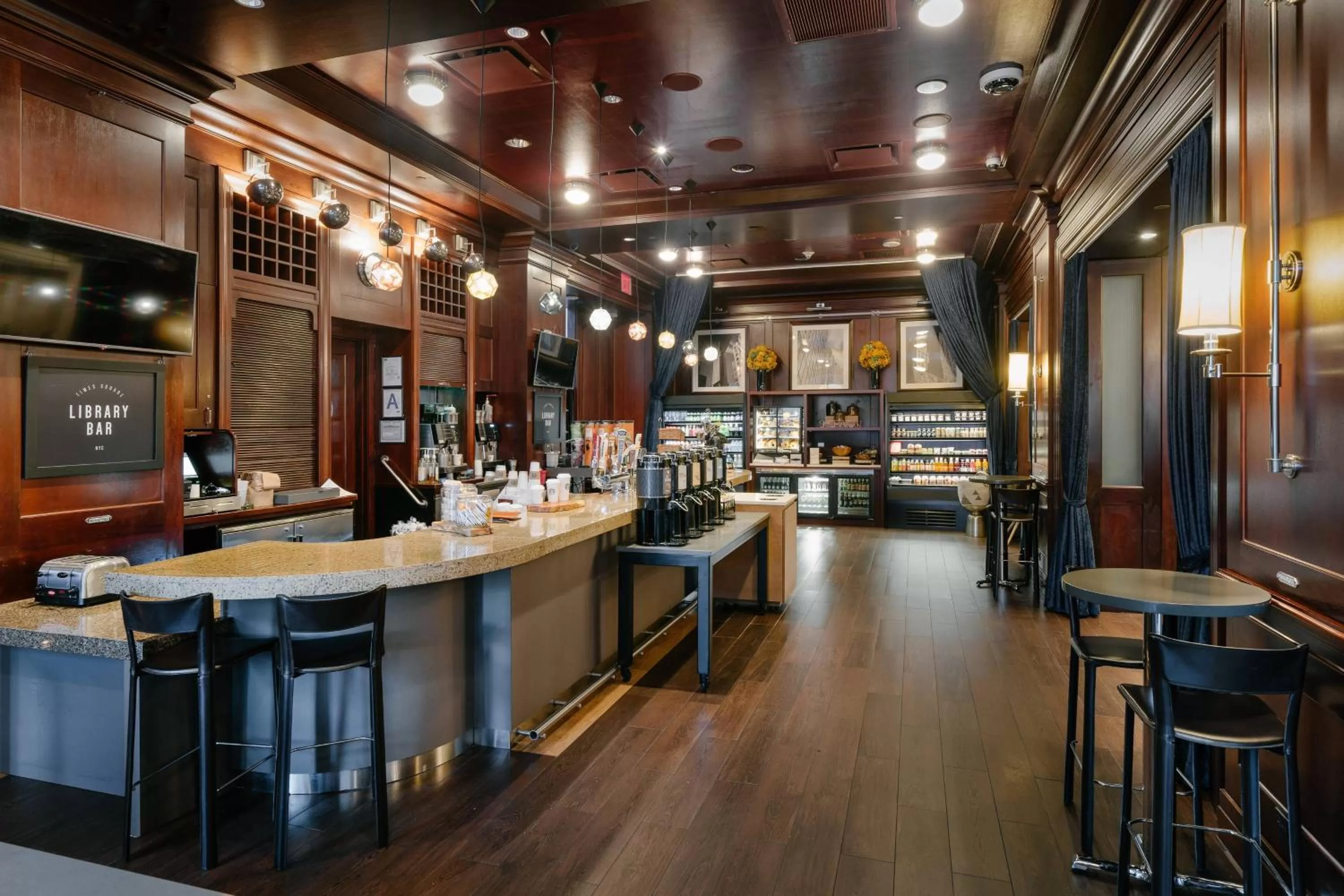 Lounge or bar in Sheraton New York Times Square Hotel