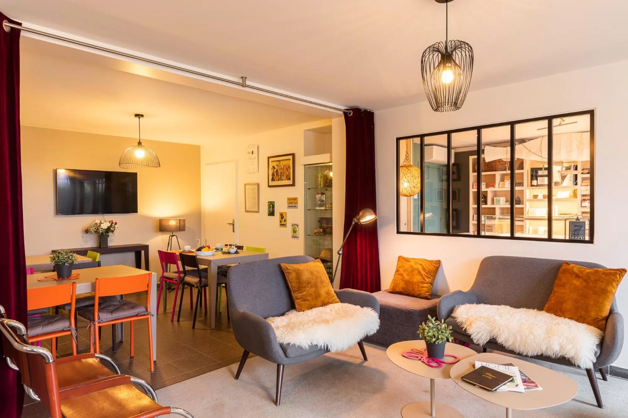 Communal lounge/ TV room in La Maison de Karen Chocolat