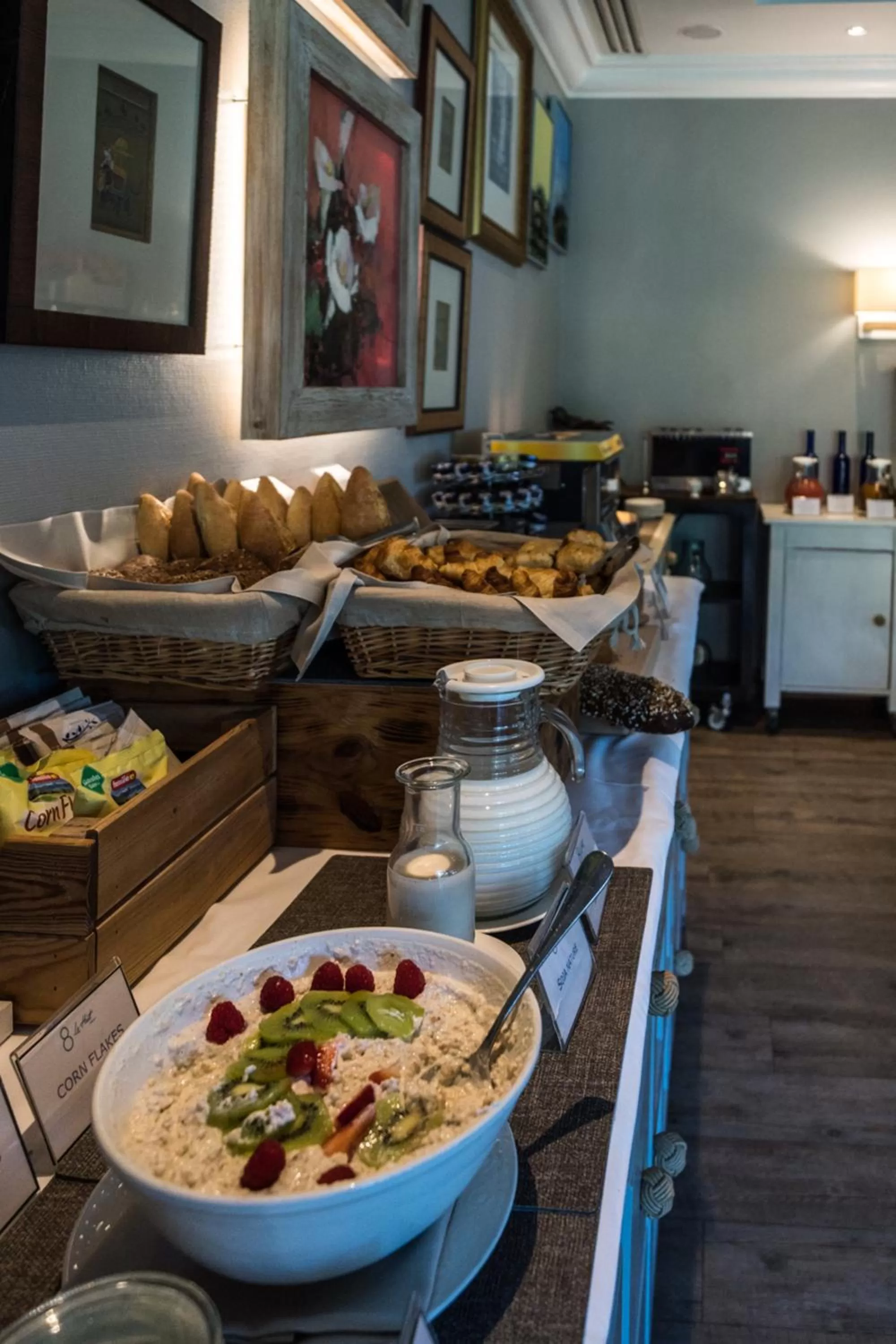 Breakfast in Hotel La Barcarolle