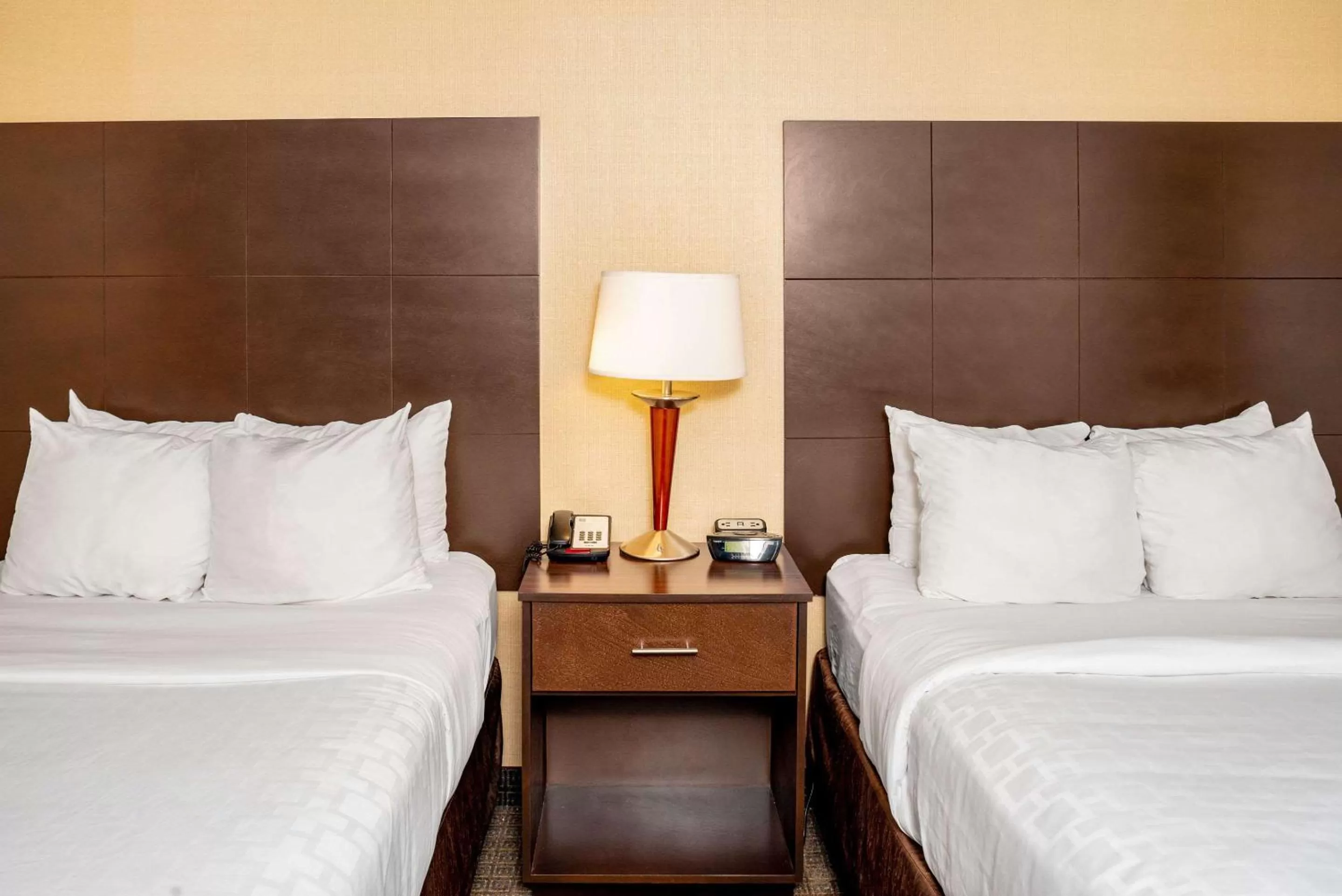 Bedroom, Bed in Clarion Pointe Harrisonburg