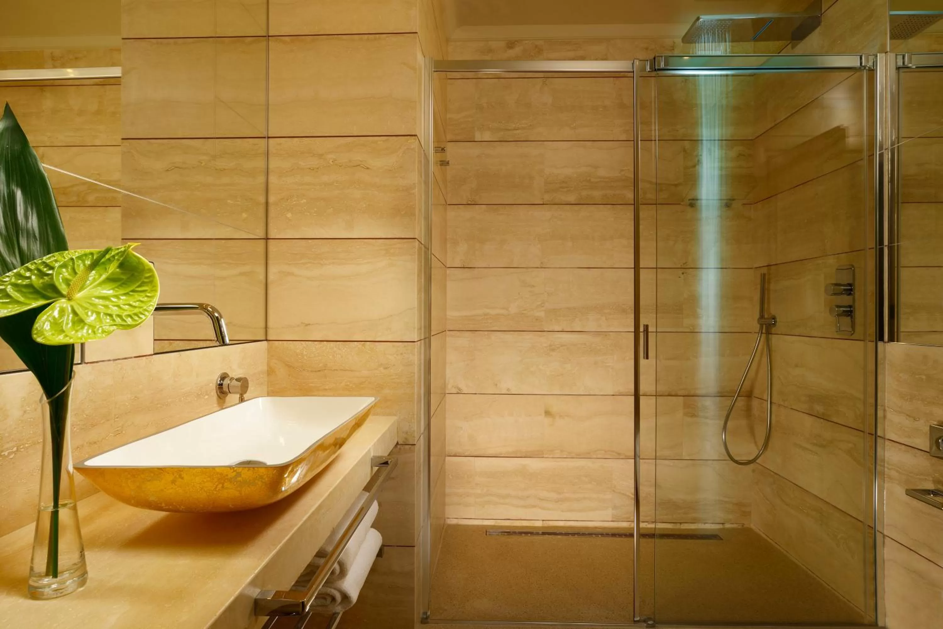 Shower in Grand Hotel Minerva