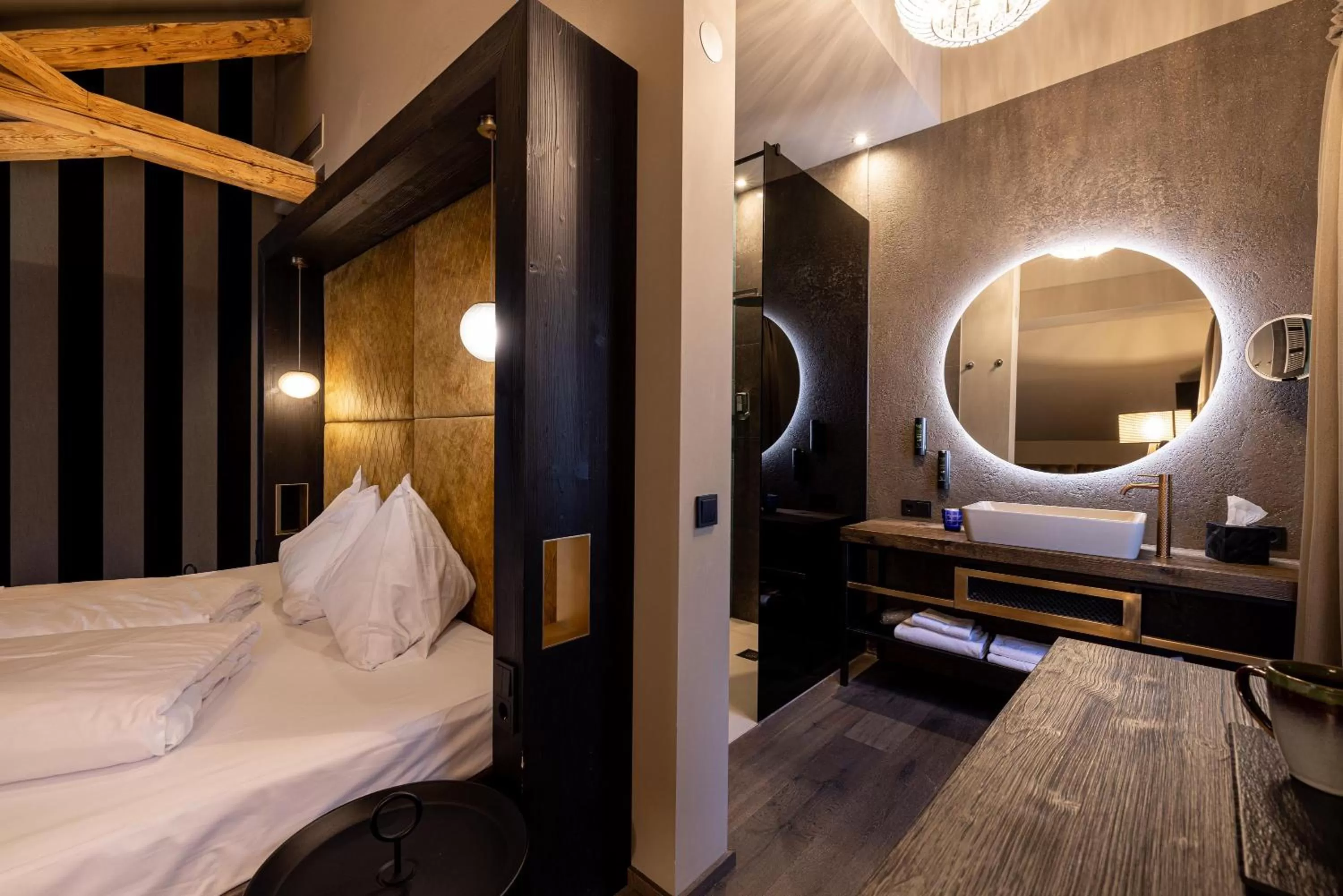 Photo of the whole room, Bed in Eggentaler