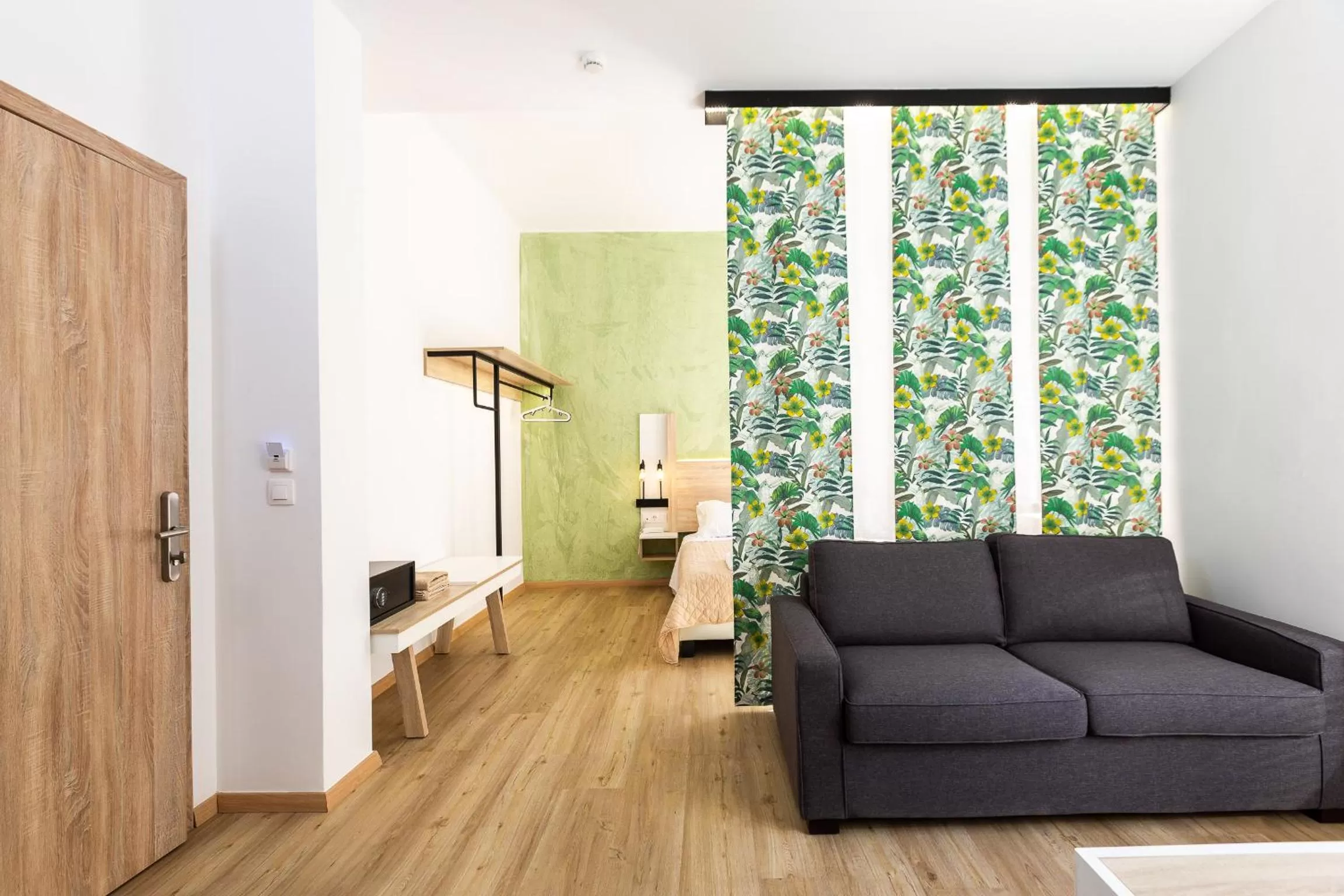 Day in Ark 68 City Rooms