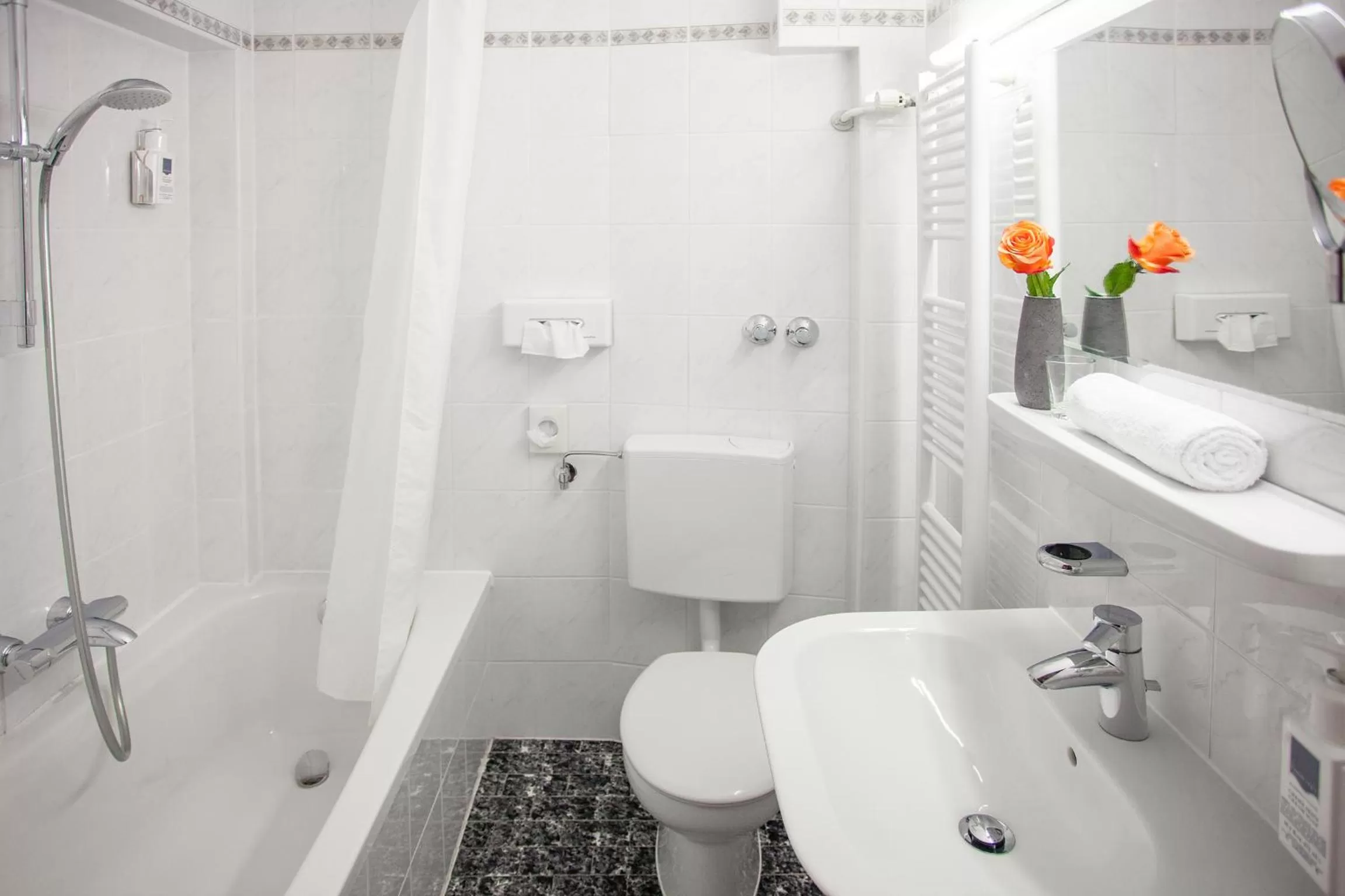 Bathroom in Centro Hotel Mondial München City, Trademark Collection by Wyndham