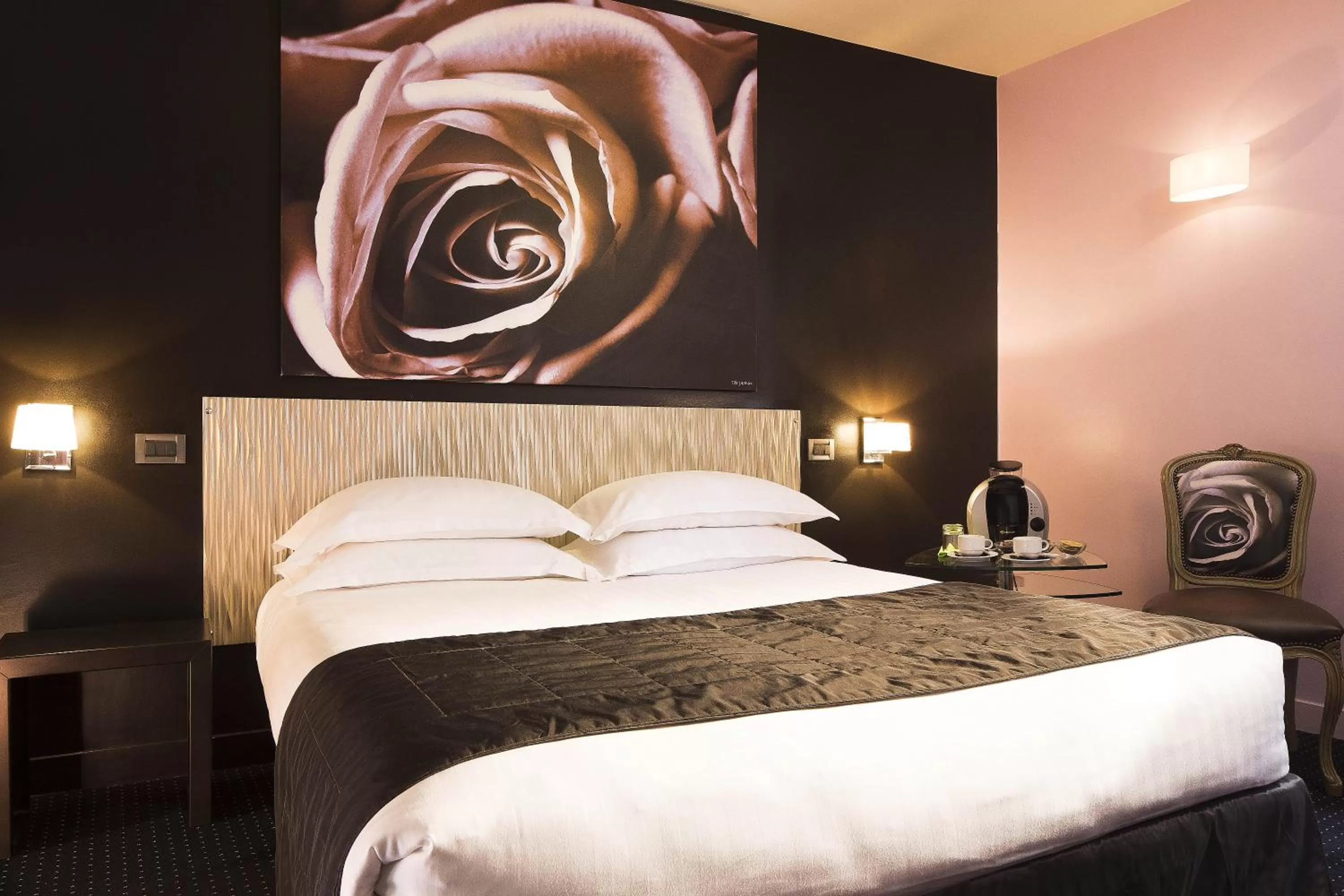 Photo of the whole room, Bed in Hôtel Le Fabe