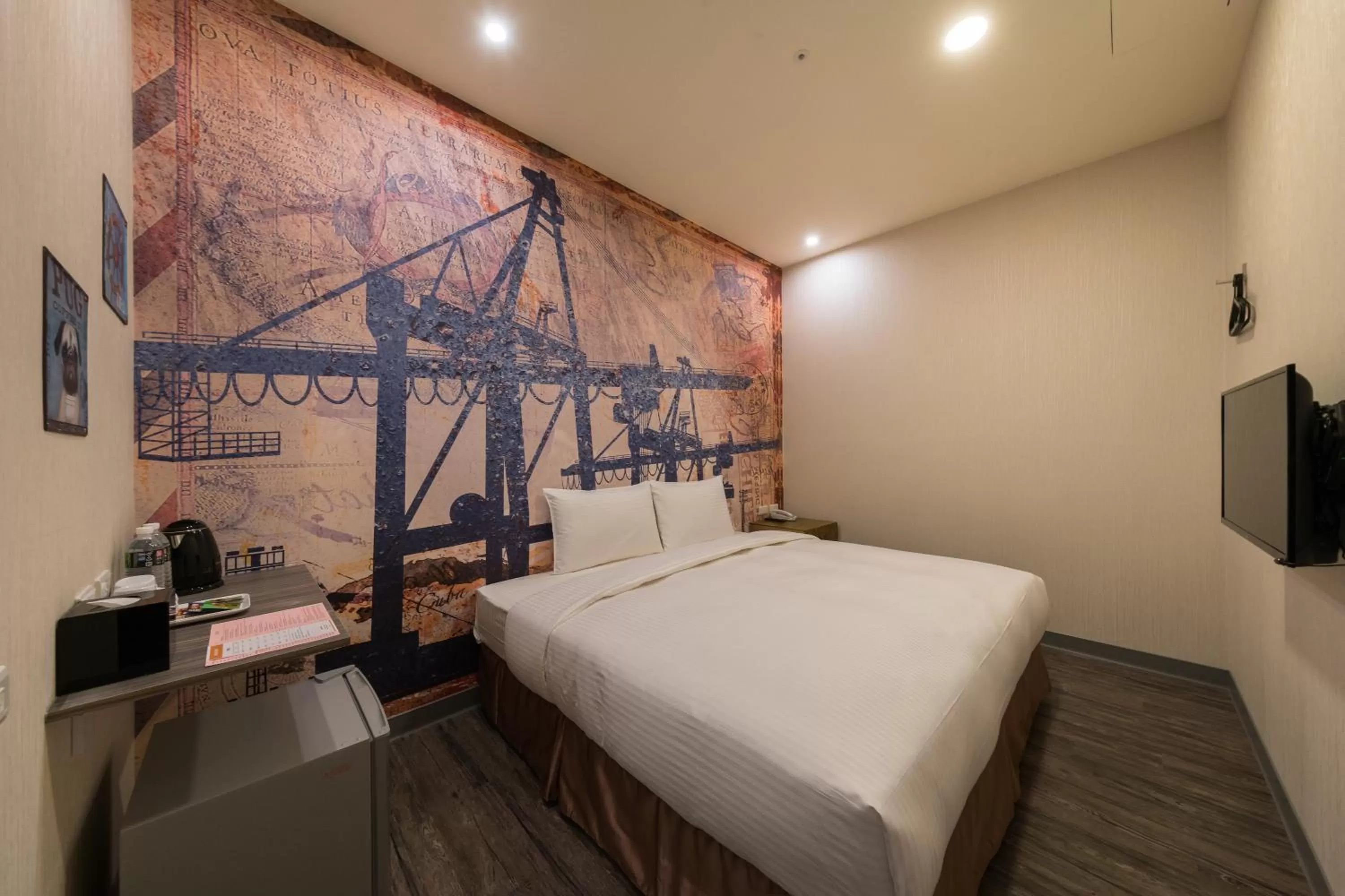 Photo of the whole room, Bed in Skyone Hotel