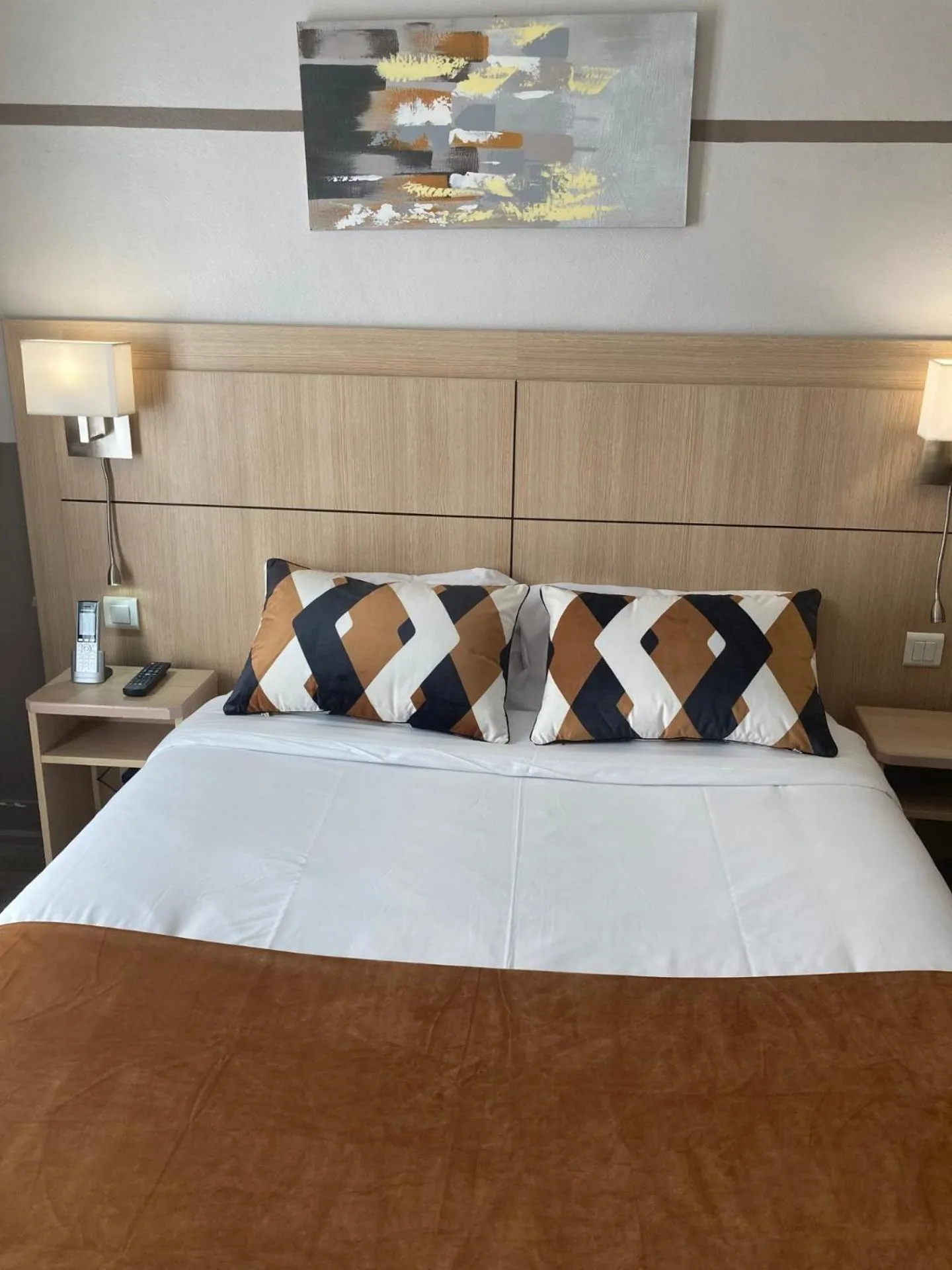 Bed in Hotel Phenix Paris