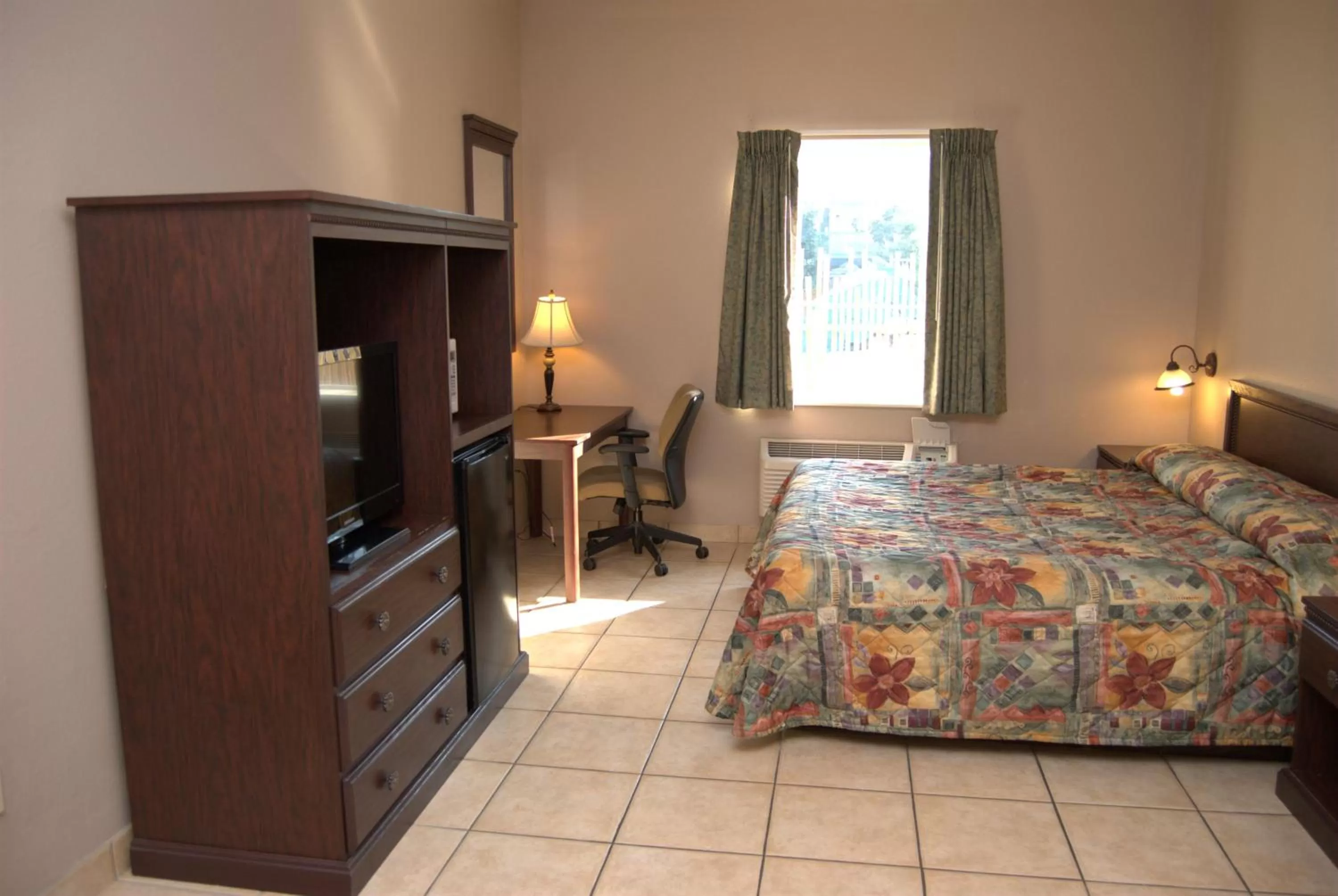 TV and multimedia, Bed in Commodore Resort