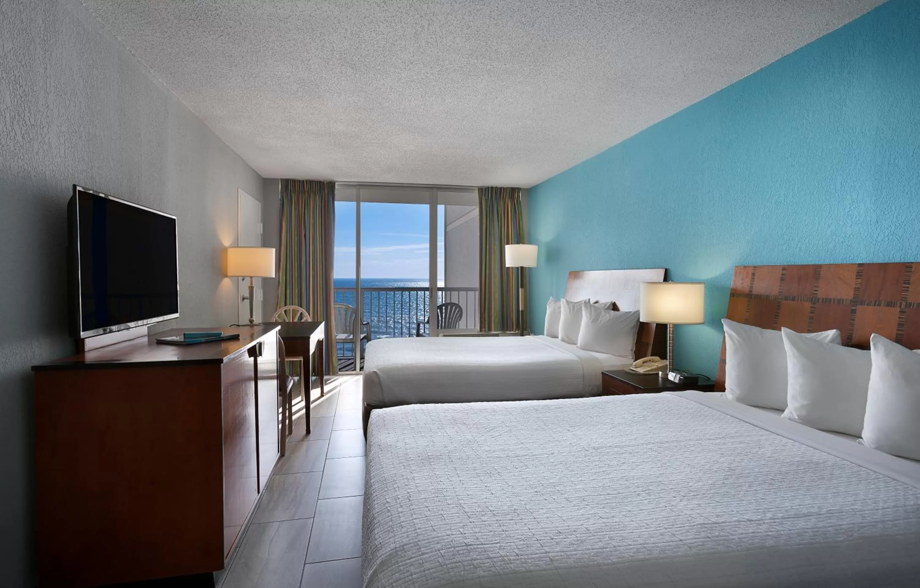 Photo of the whole room, Bed in Crown Reef Beach Resort and Waterpark