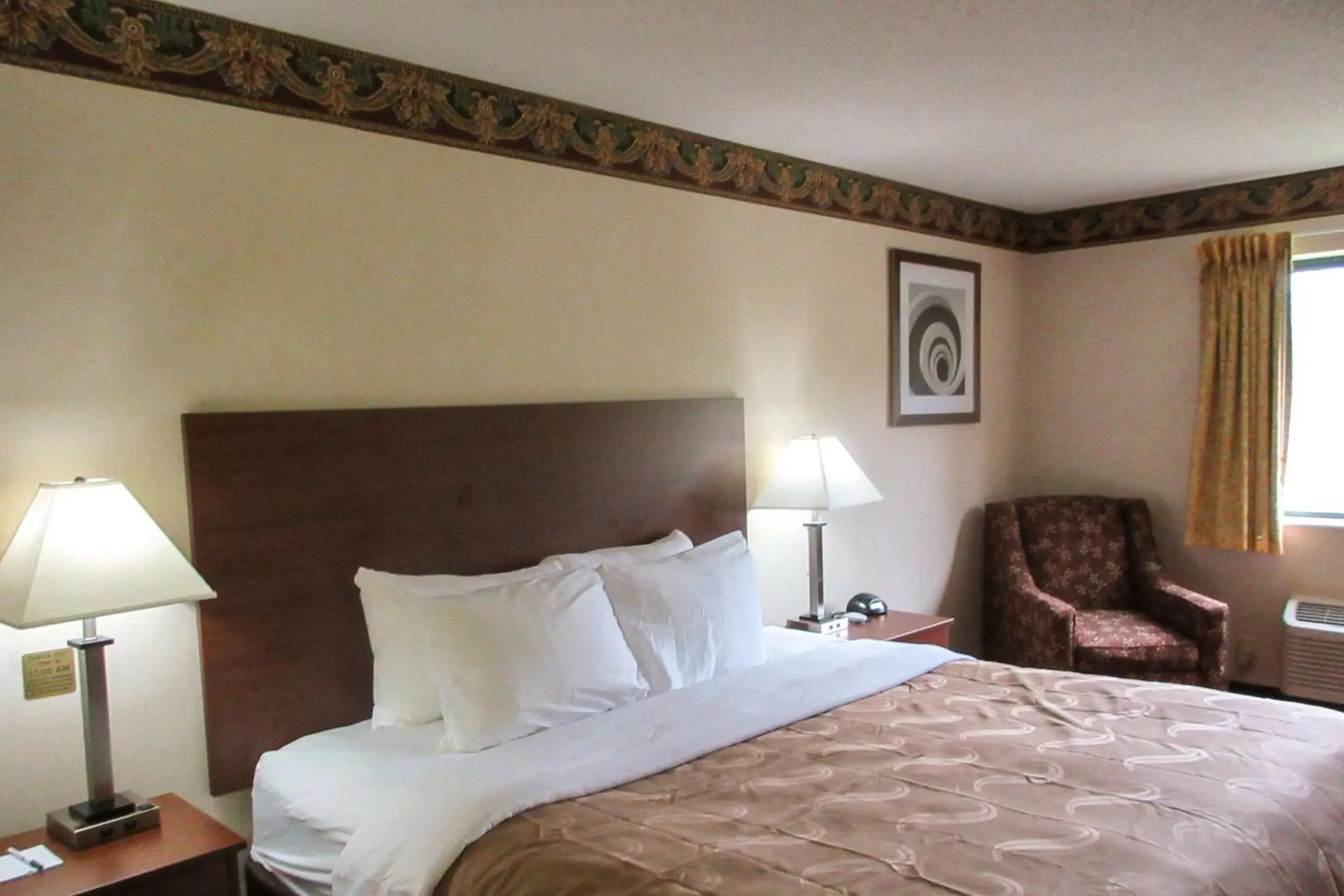 Standard King Room - Non-Smoking in Quality Inn Standard King Room - Non-Smoking in Quality Inn