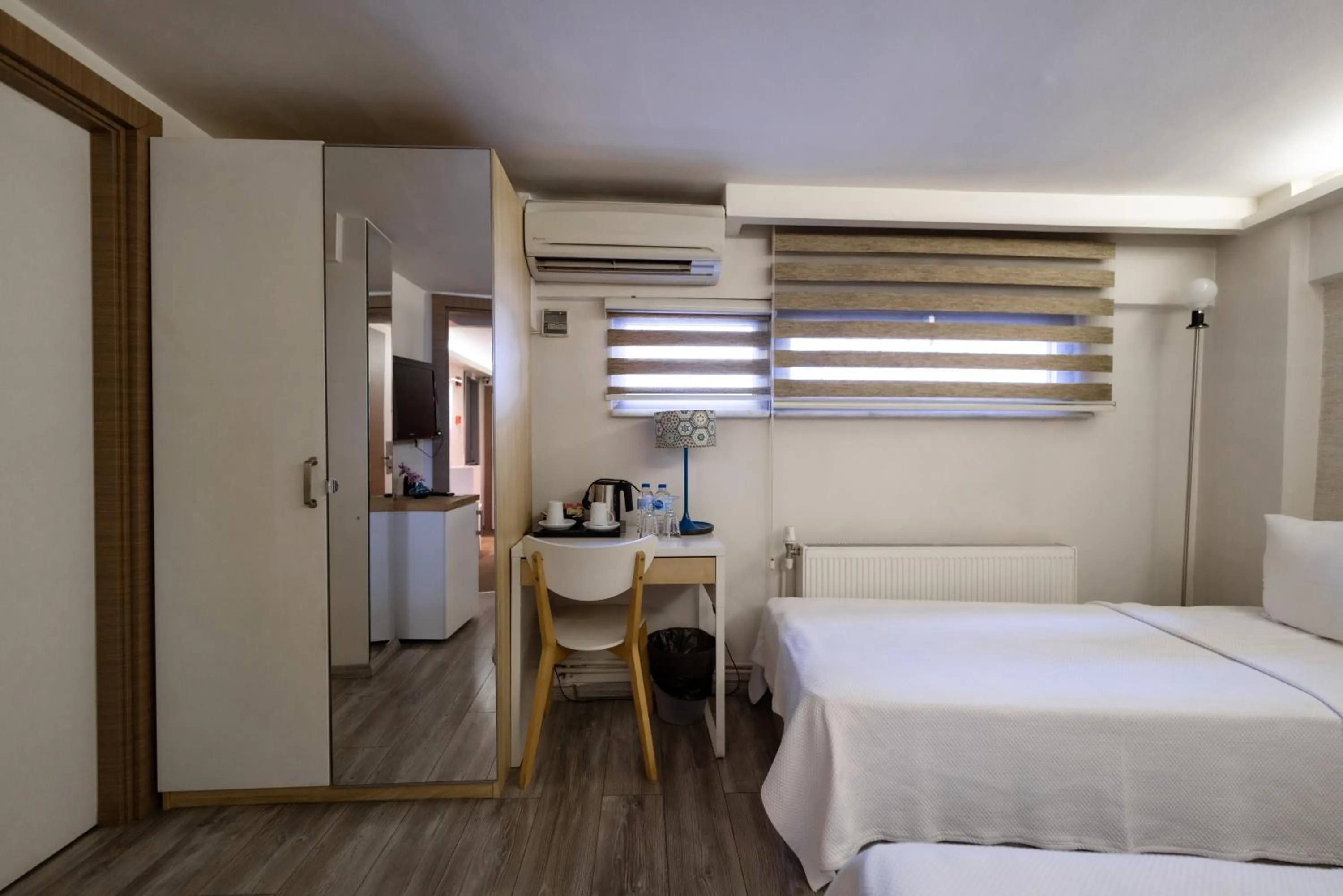 Coffee/tea facilities, Bed in Elanaz Hotel