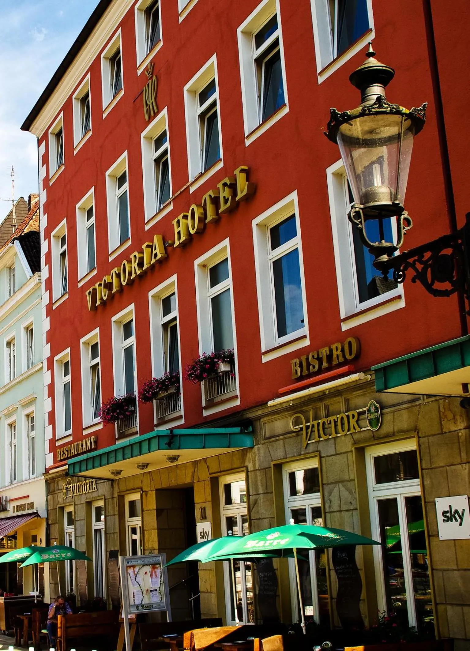 Restaurant/places to eat in Victoria Hotel