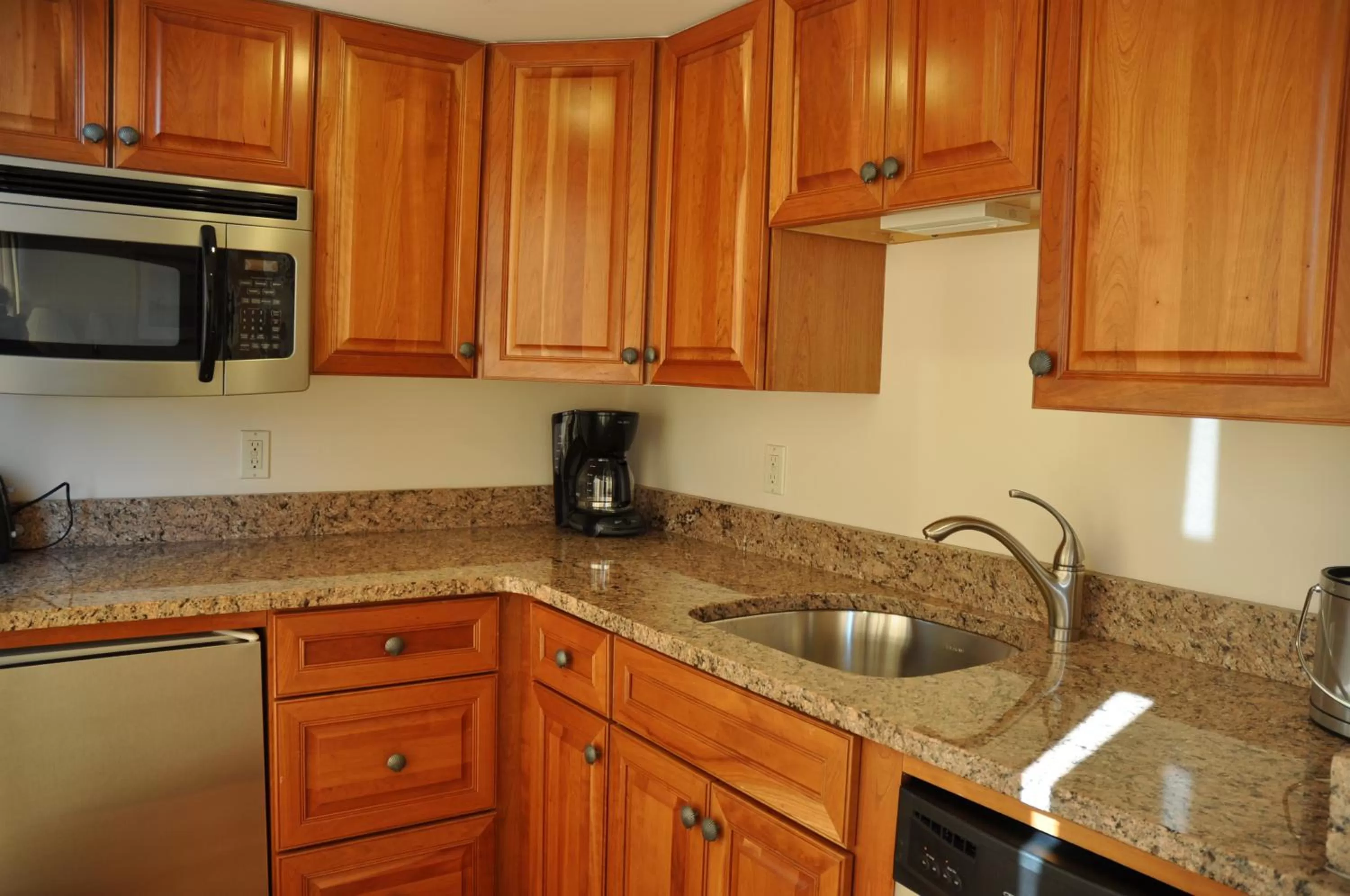 Kitchen or kitchenette in Newport Bay Club and Hotel