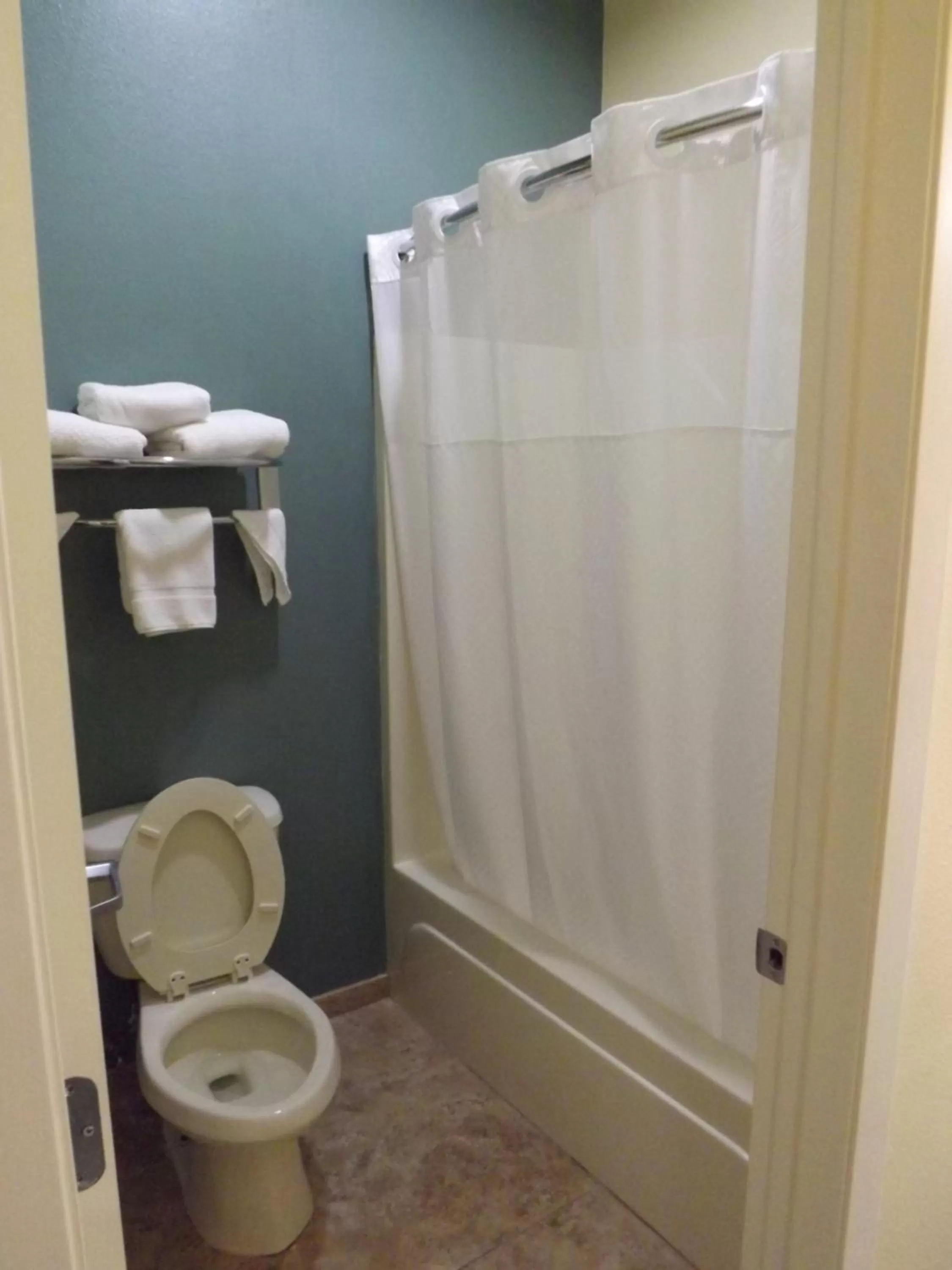 Bathroom in Sunriser Inn