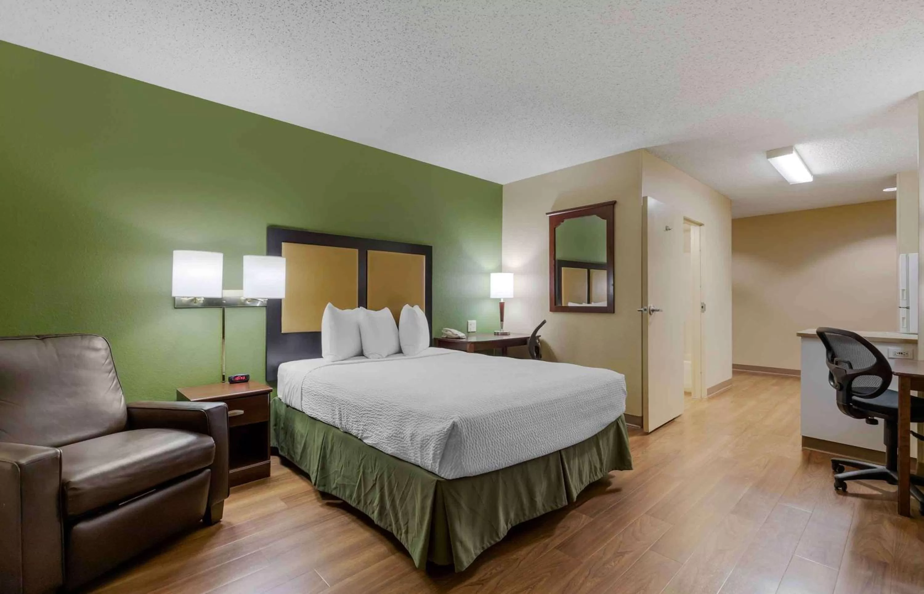 Bedroom, Bed in Extended Stay America Suites - Laredo - Del Mar