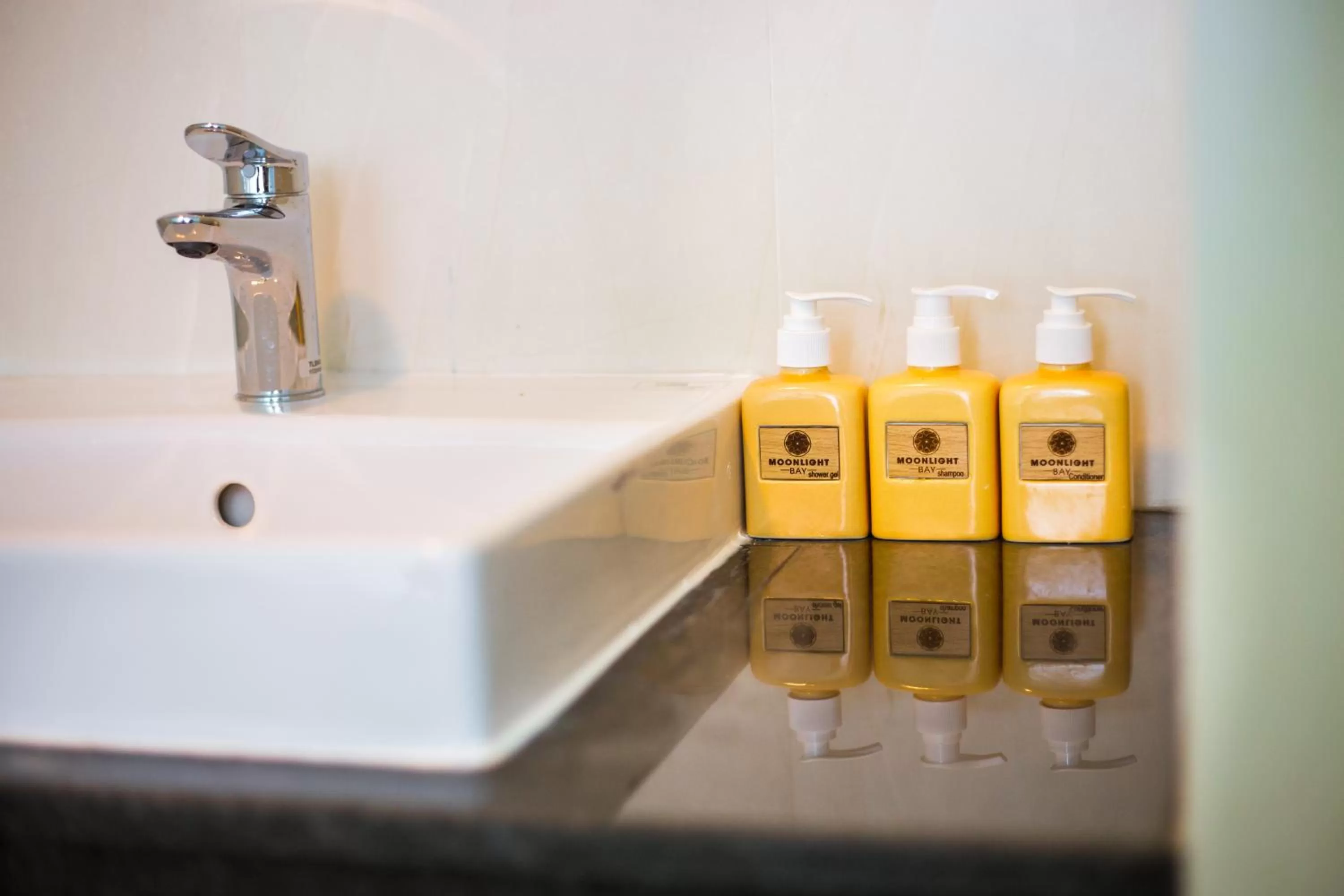 Moonlight Bay Hotel & Apartment