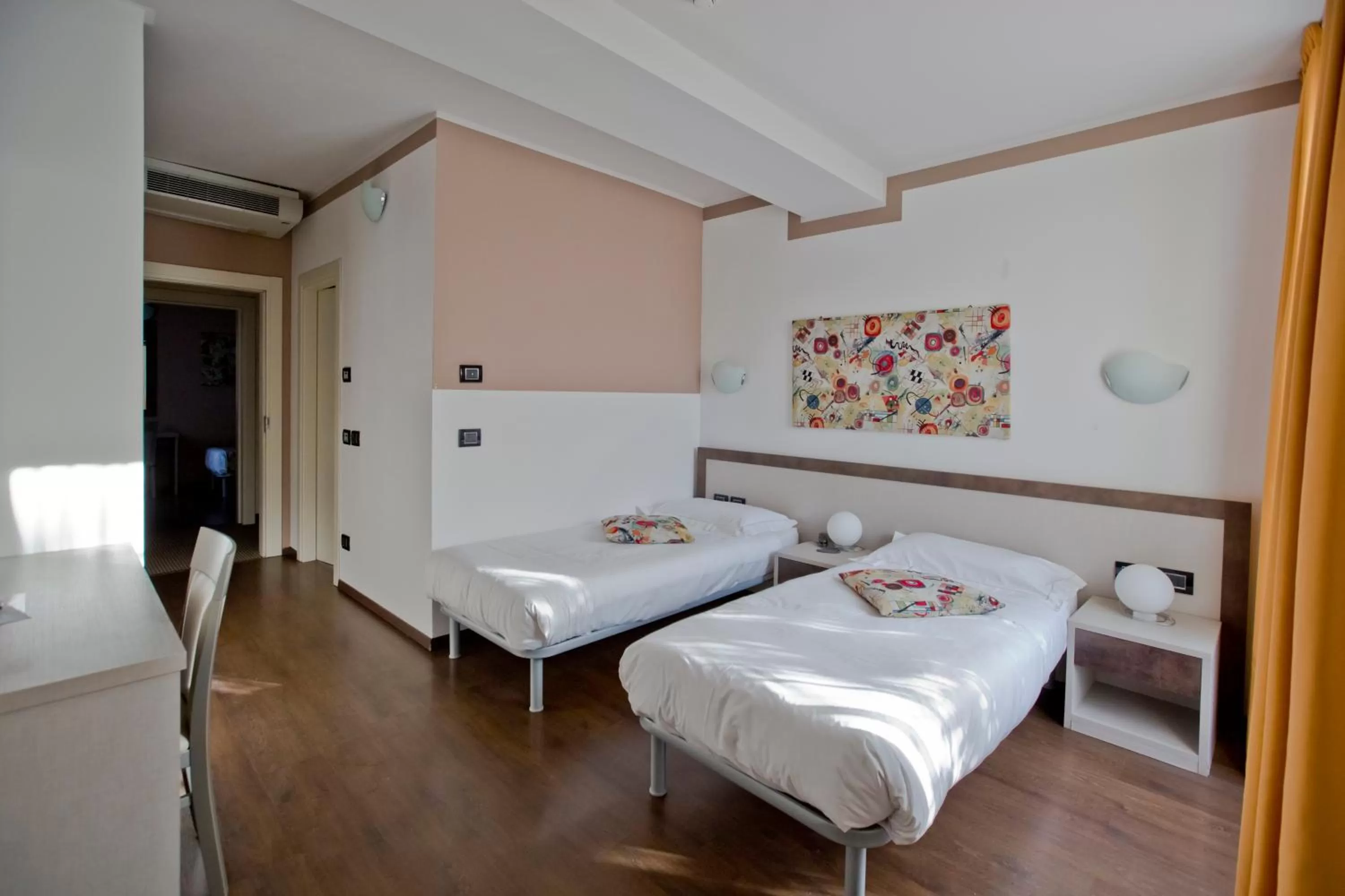 Bed in Hotel Lago di Como