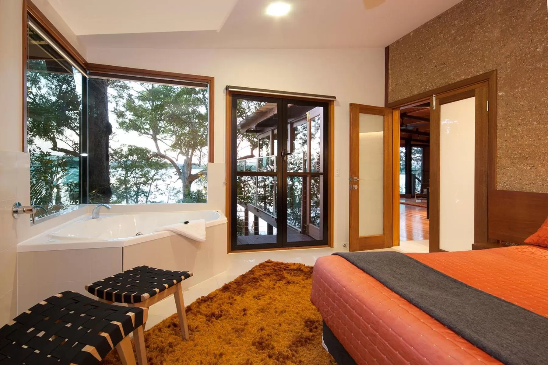 Hot Tub, Bed in Eumarella Shores Noosa Lake Retreat