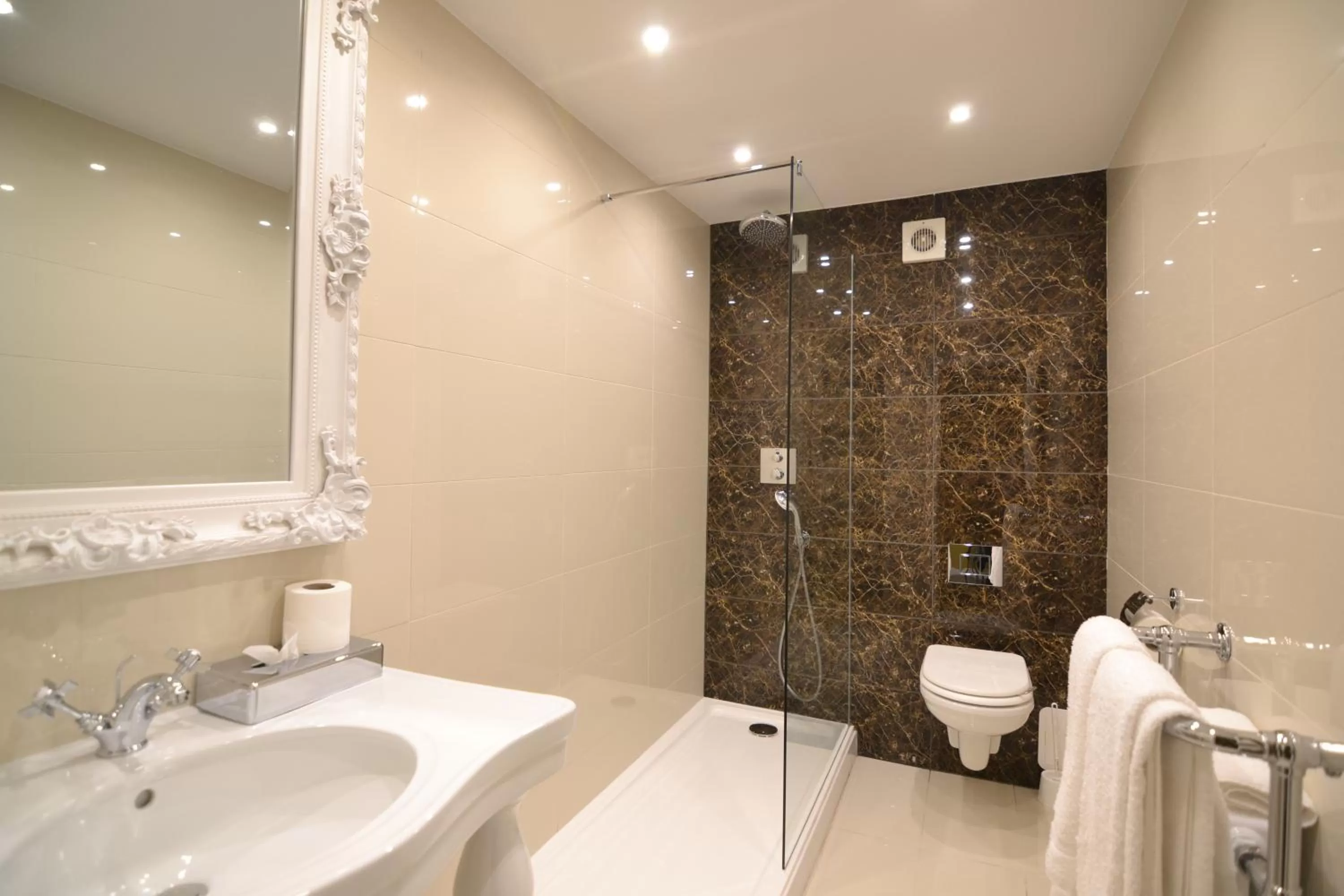 Bathroom in Angel and Royal Hotel