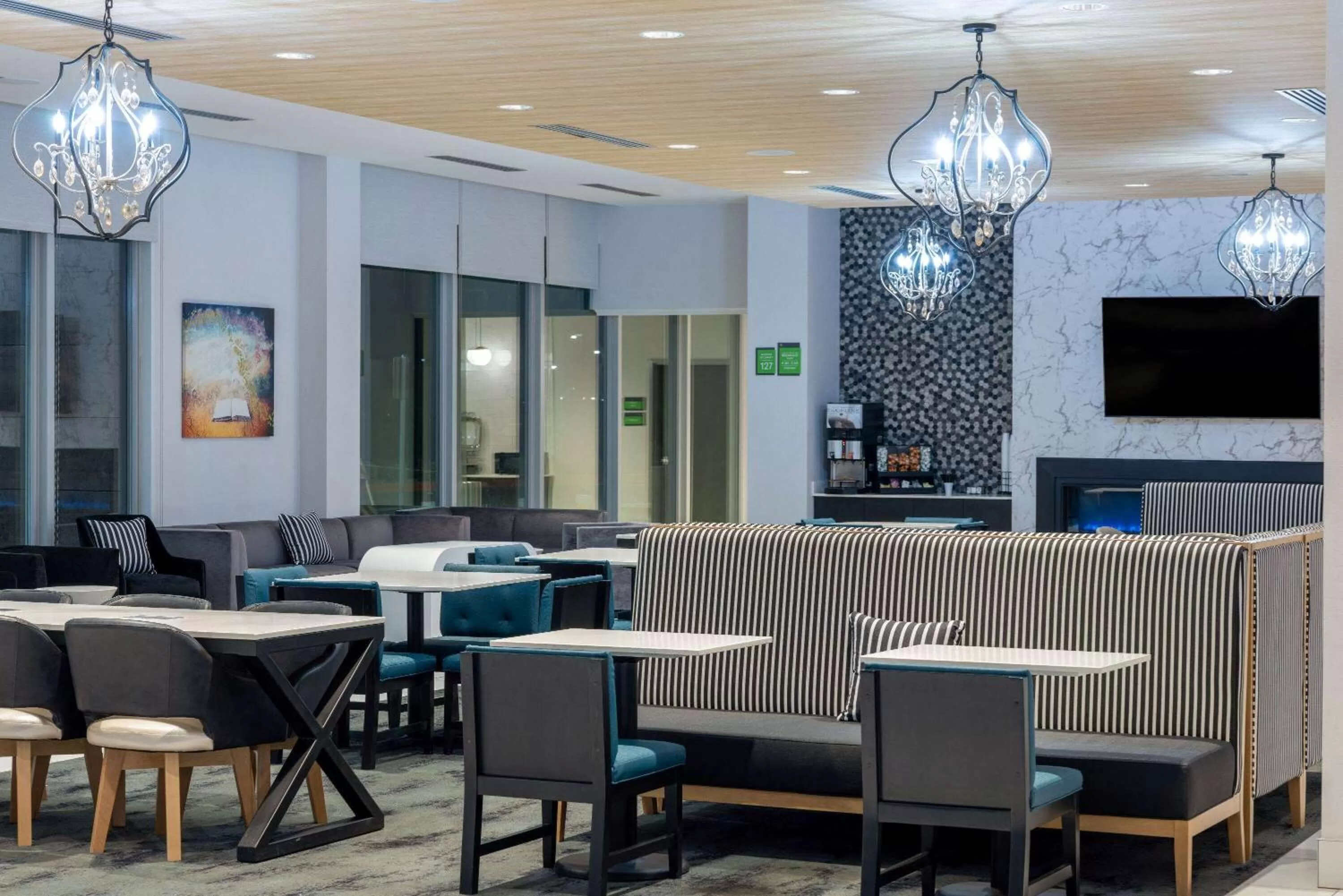 Lobby or reception in La Quinta Inn & Suites by Wyndham Maricopa Copper Sky