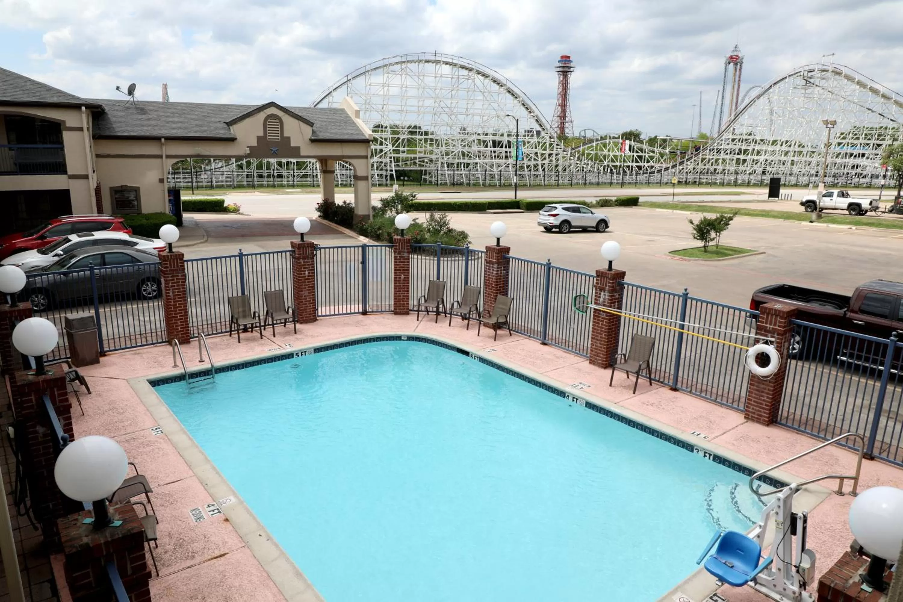 Swimming pool in Ranger Inn & Suites